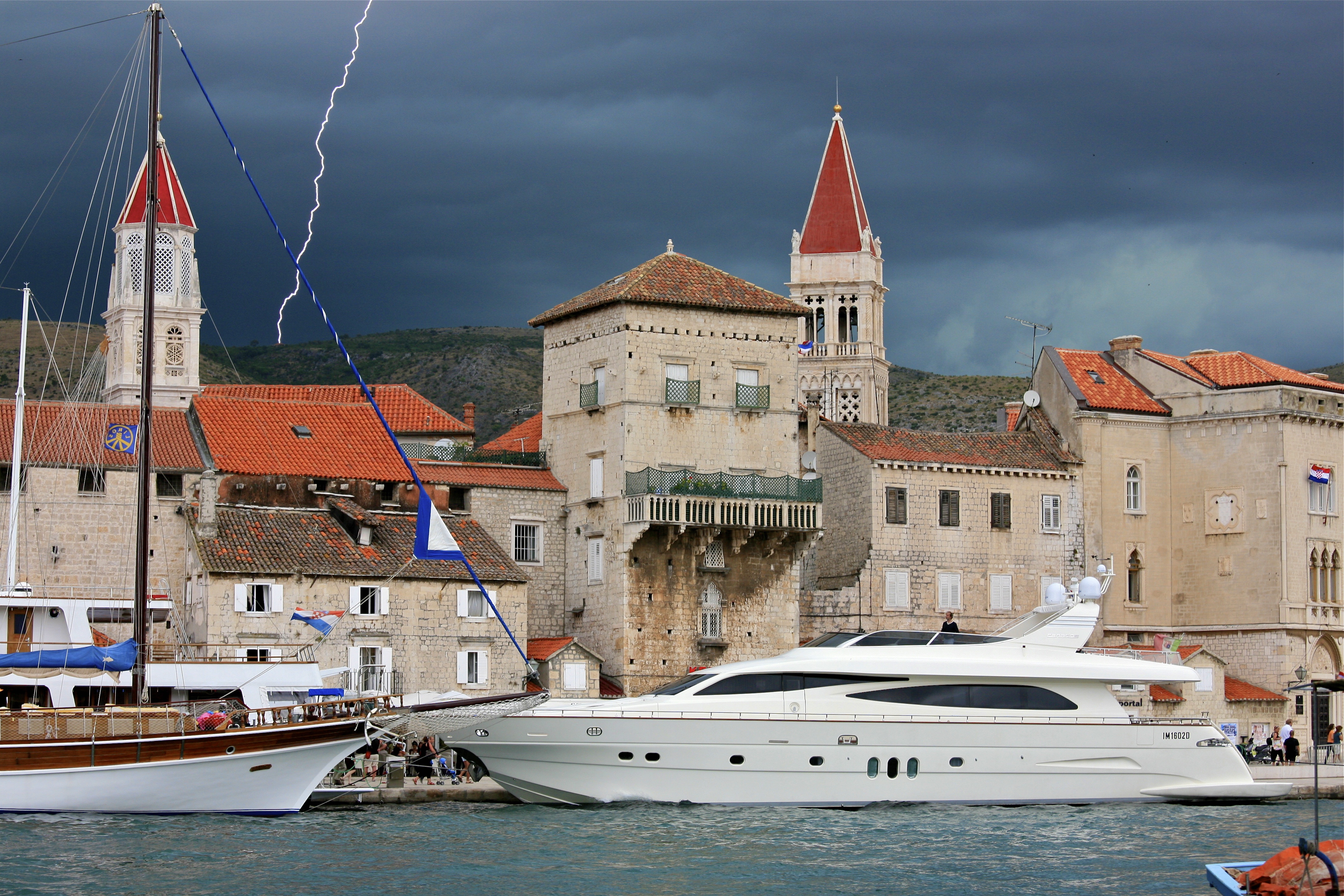 Lightning Strikes the Hill, Trogir (5975203561)