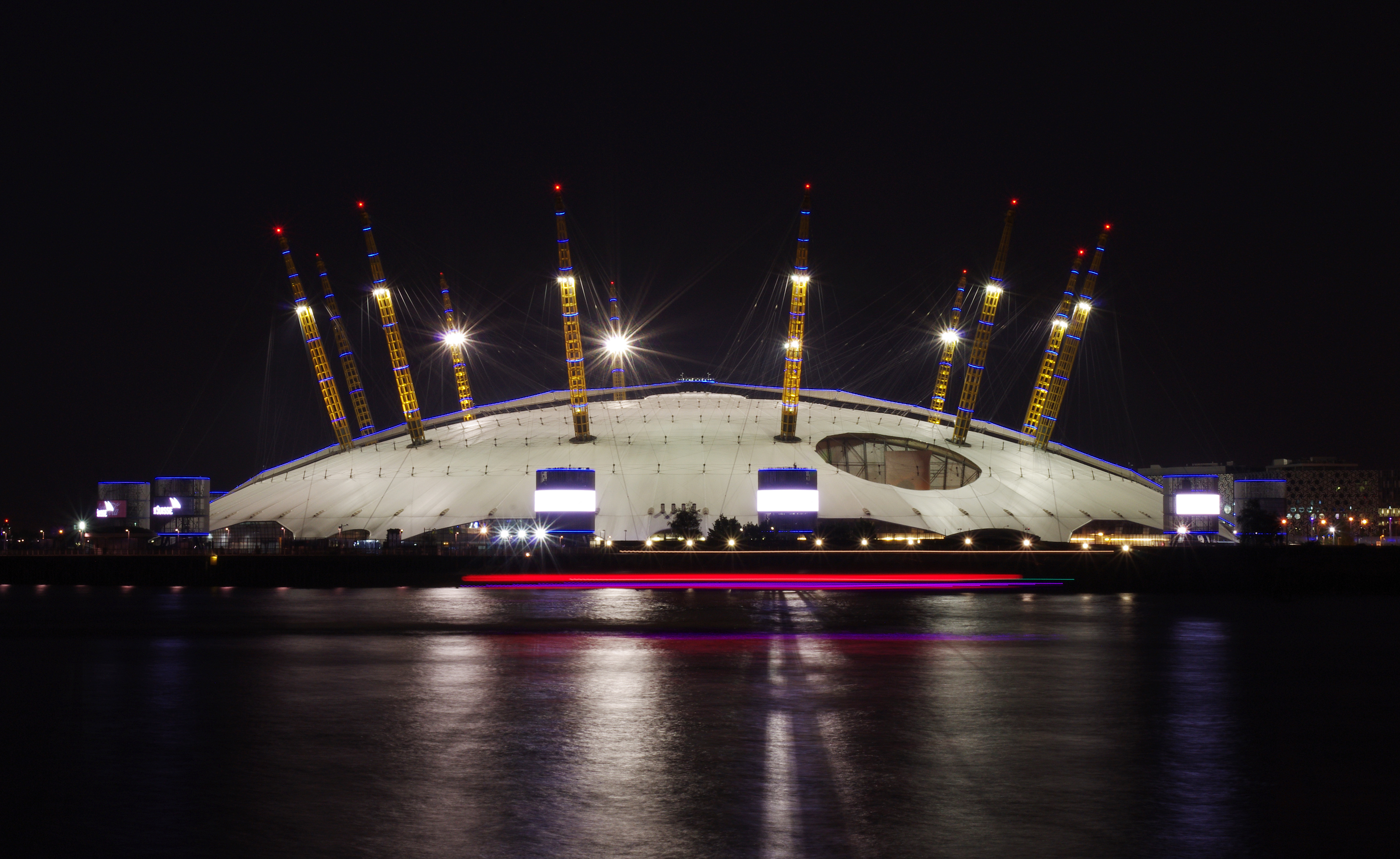 London MMB W7 Millennium Dome