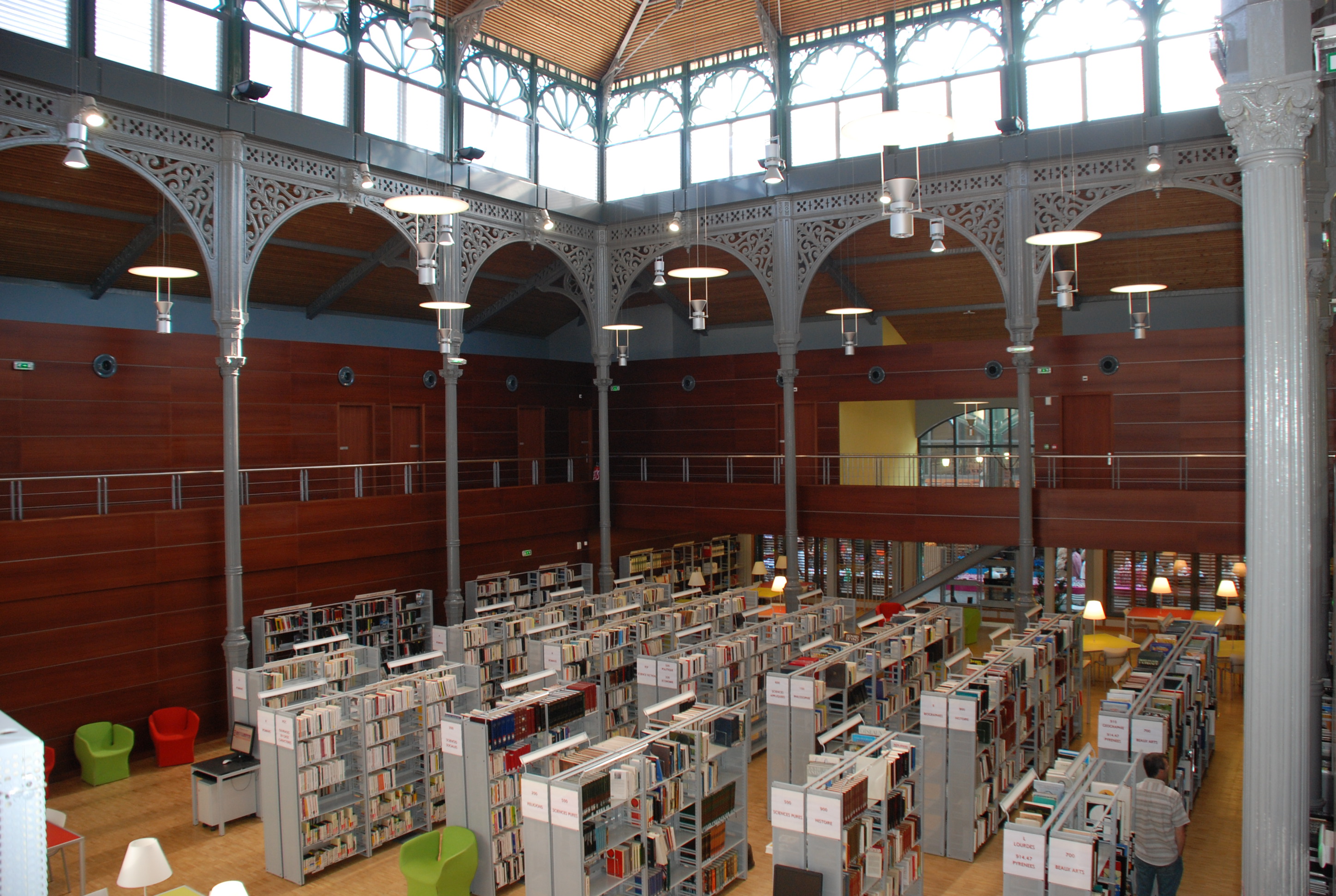 Lourdes Mediatheque salle de lecture a
