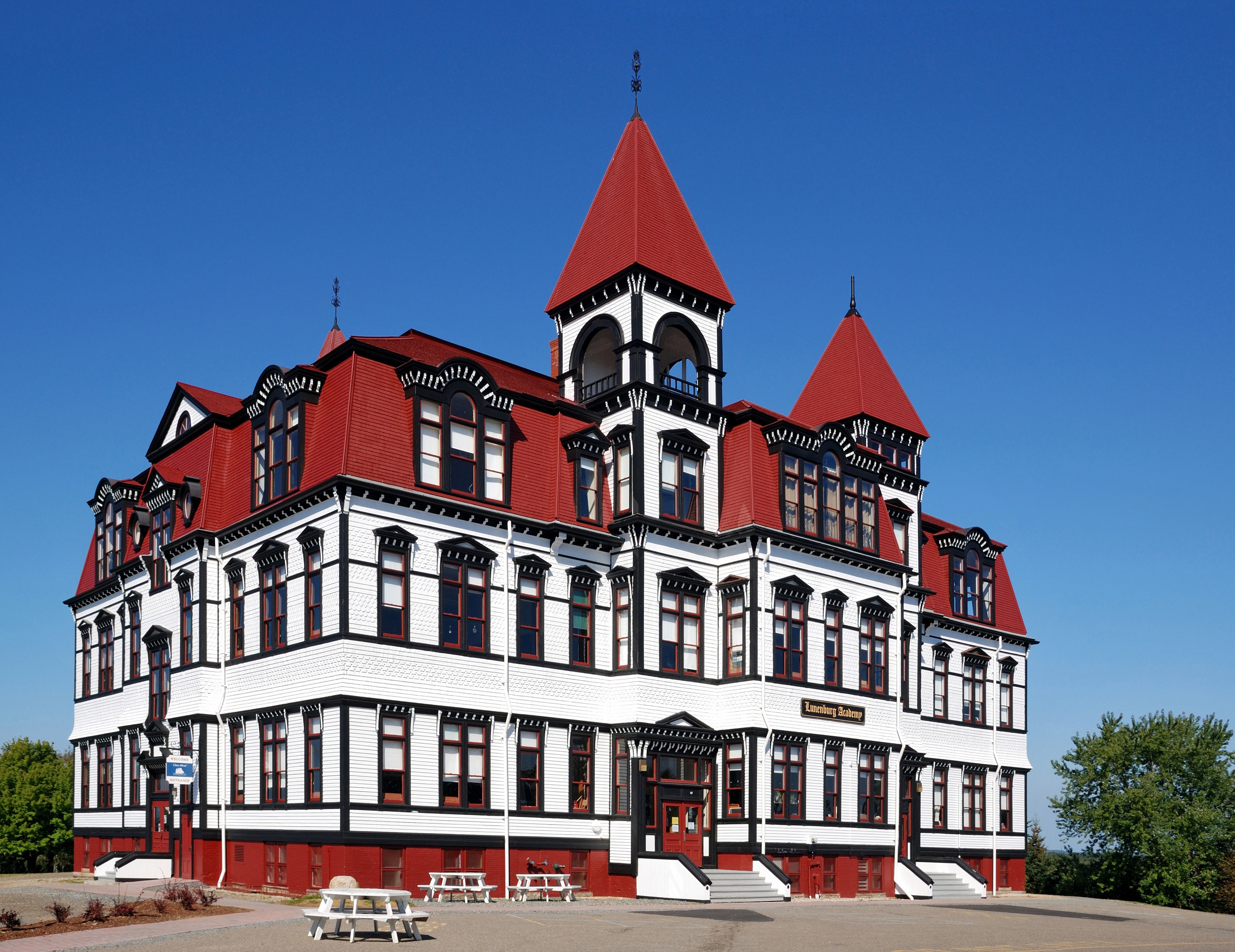 Lunenburg - NS - Lunenburg Academy edit