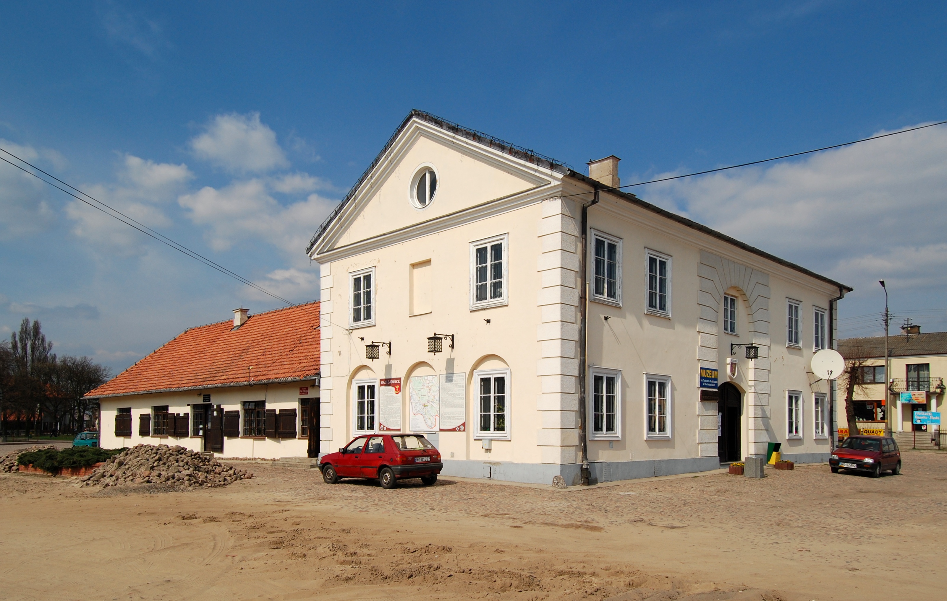 Maciejowice ratusz 1