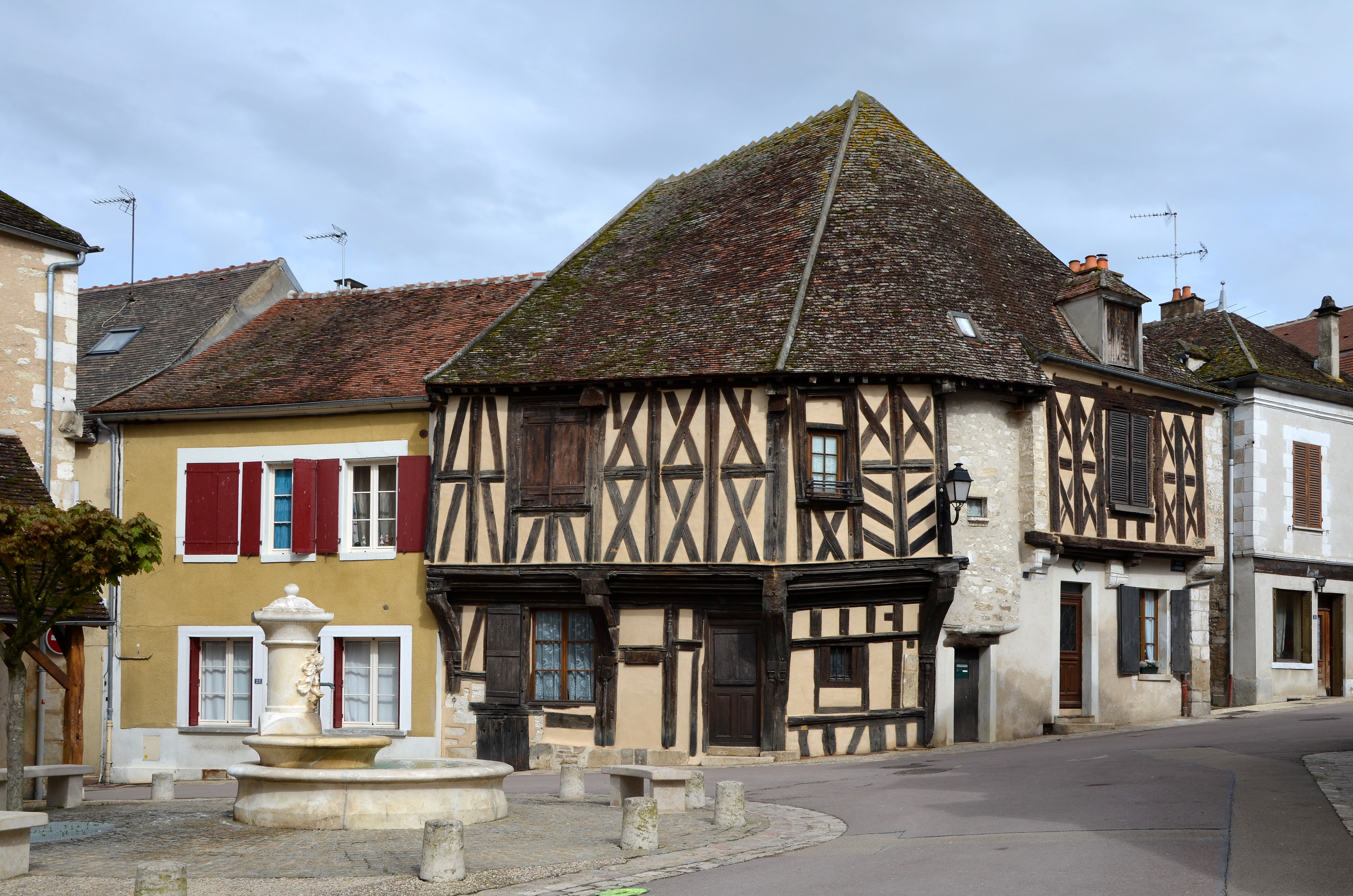 Maison-de-1328-a-Cravant-DS