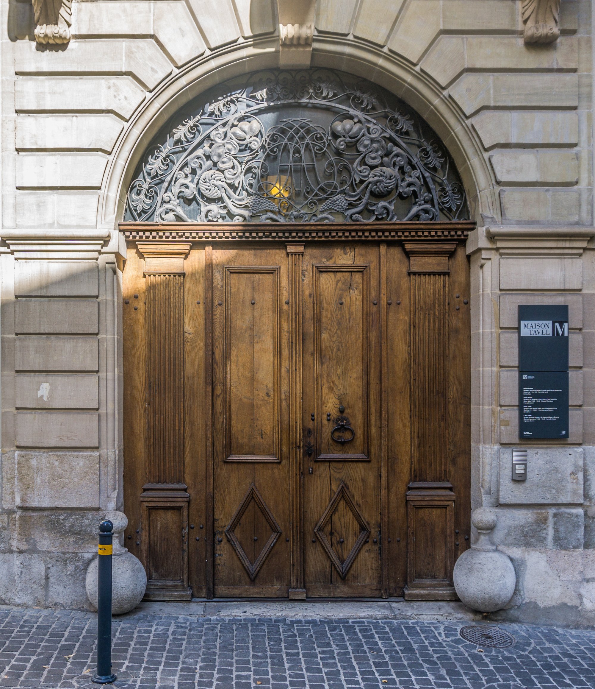 Maison Tavel Door
