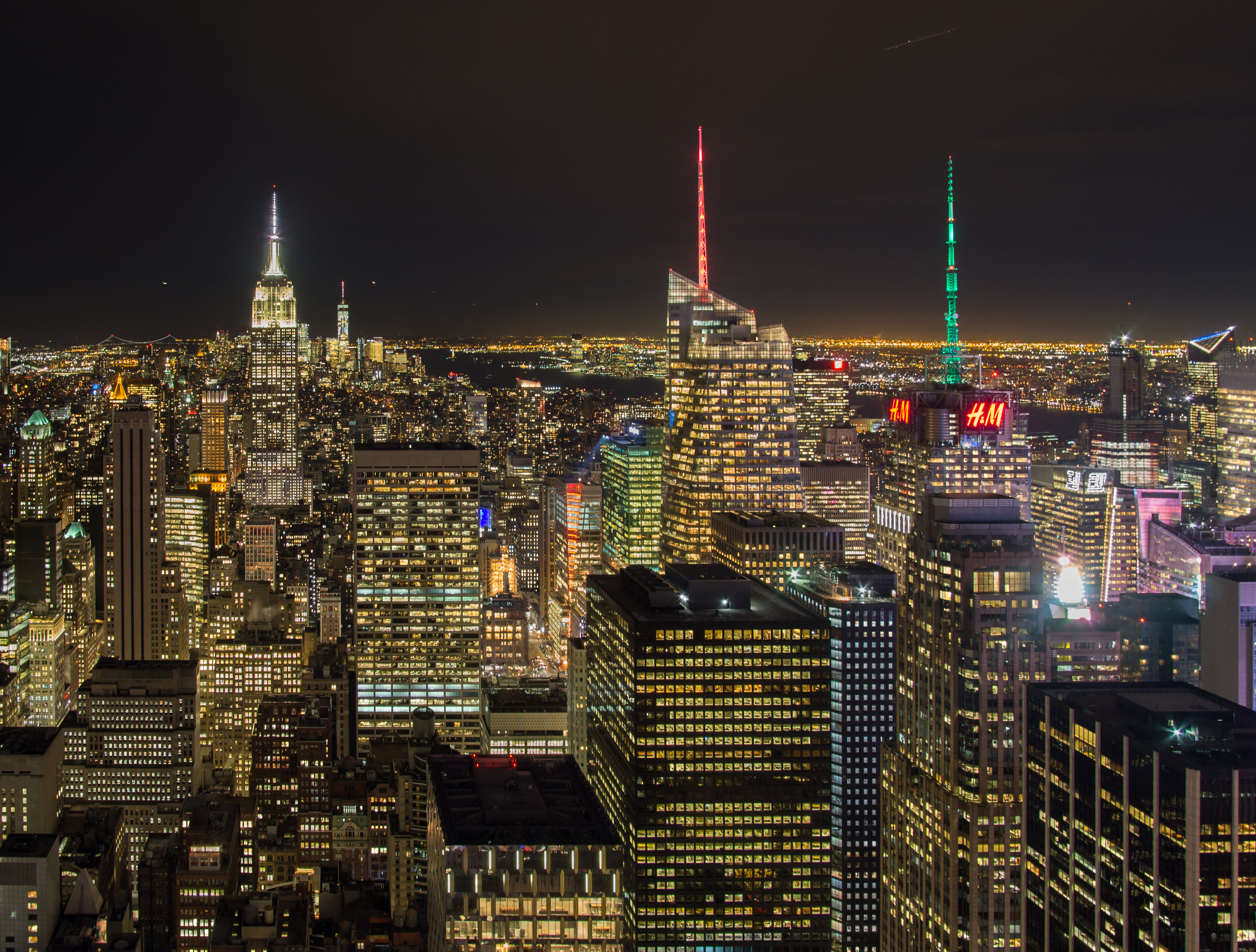 Manhattan at night south of Rockefeller Center (11239)
