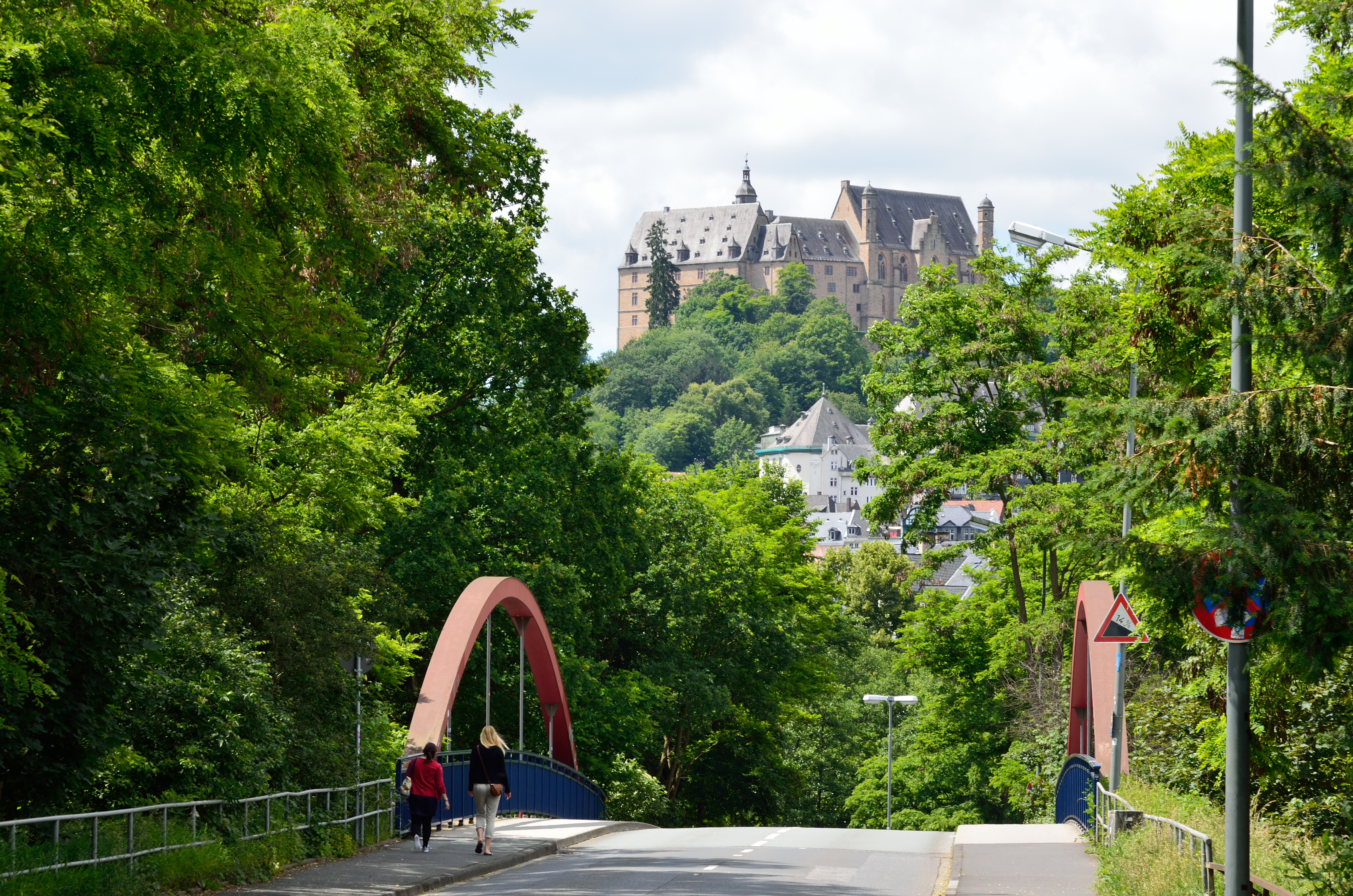 Marburger Schloss aus der Rudolf-Bultmann-Straße