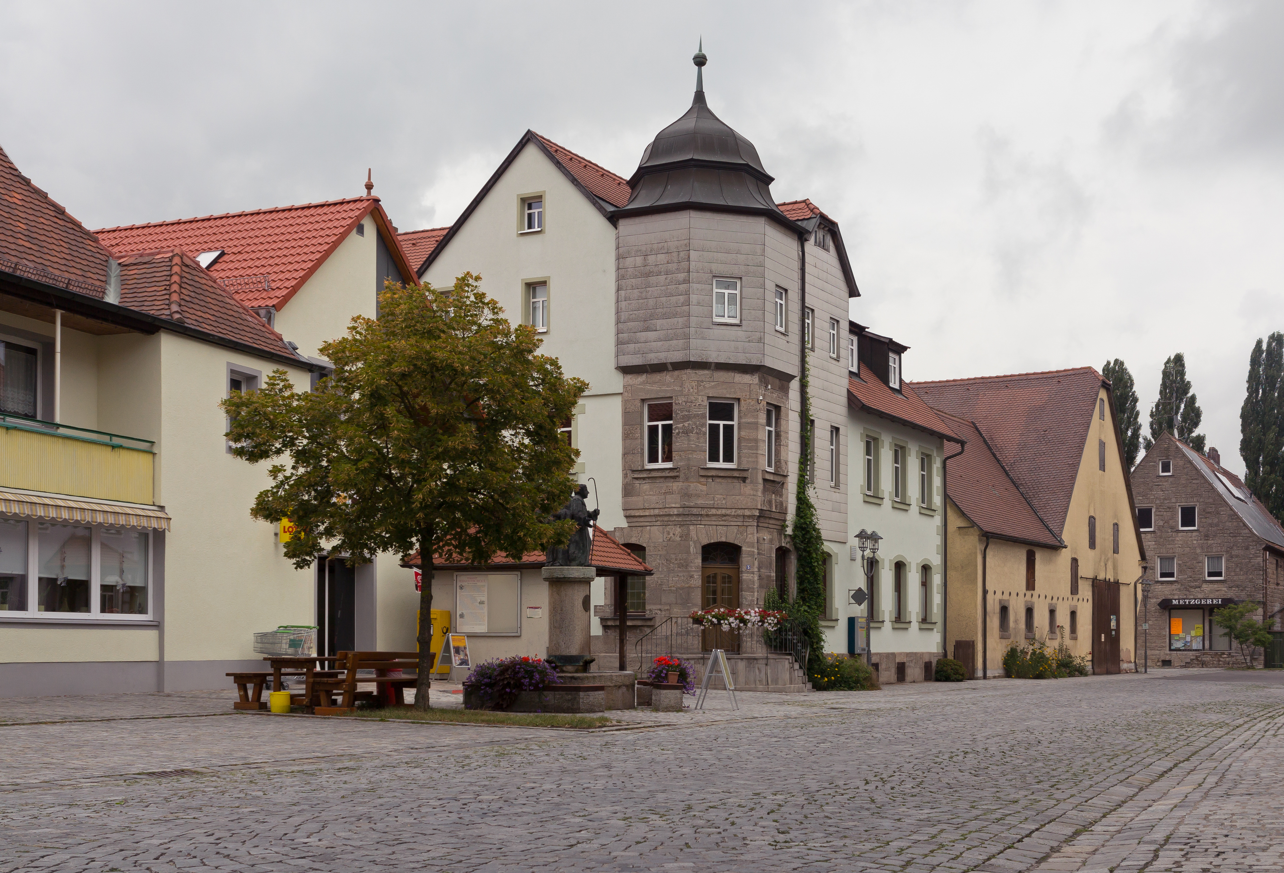 Marktbergel, straatzicht die Würzburger Strasse foto7 2016-08-05 12.53