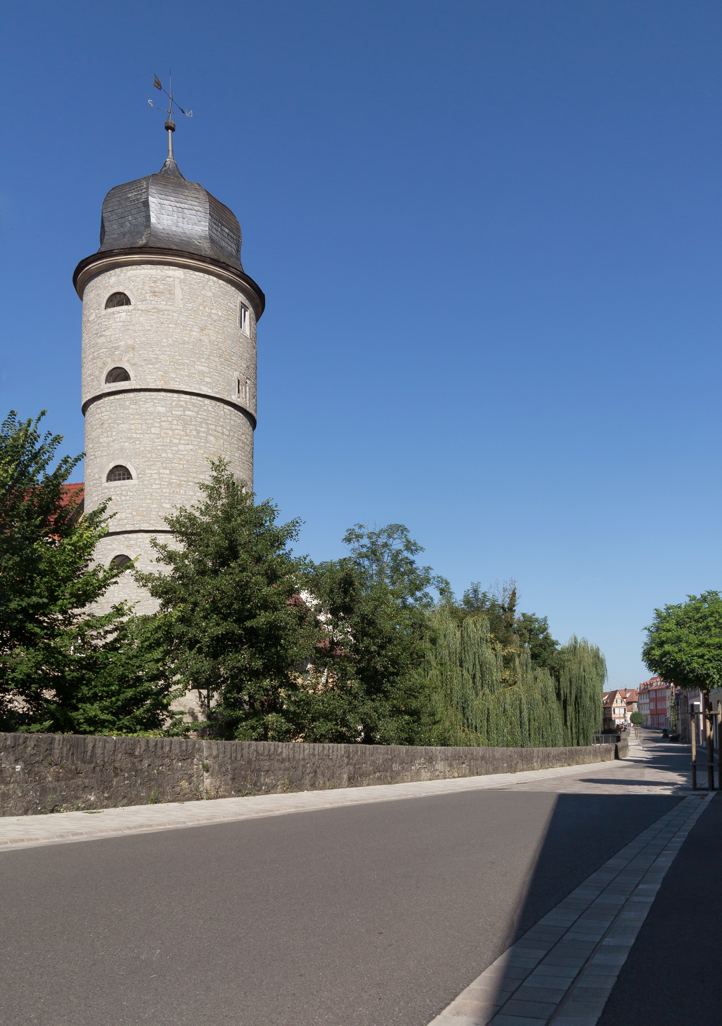 Marktbreit, der Weisser Turm D-6-75-147-32 foto10 2016-08-07 09.50