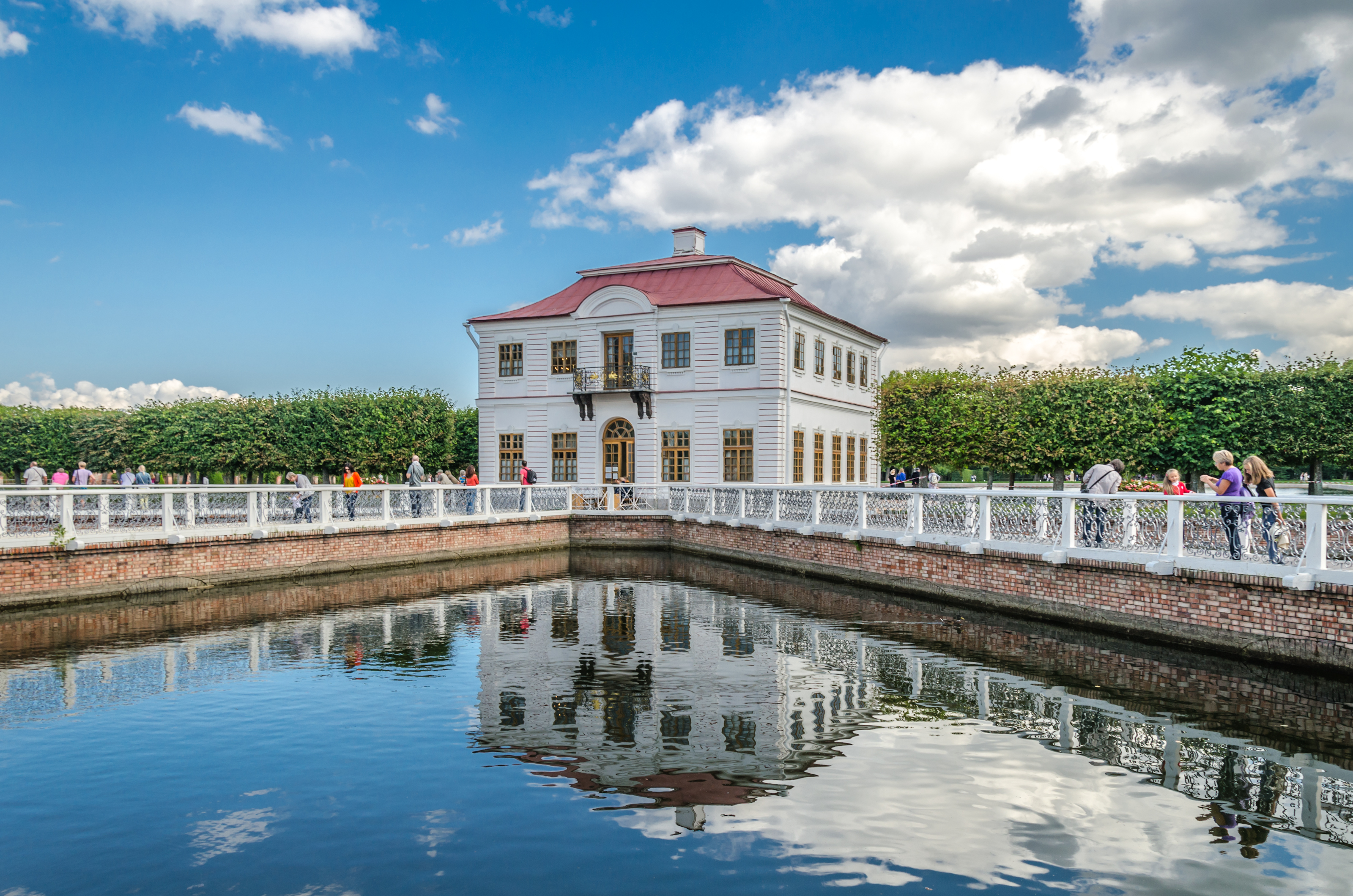 Marly palace in the Lower Park of Peterhof 01