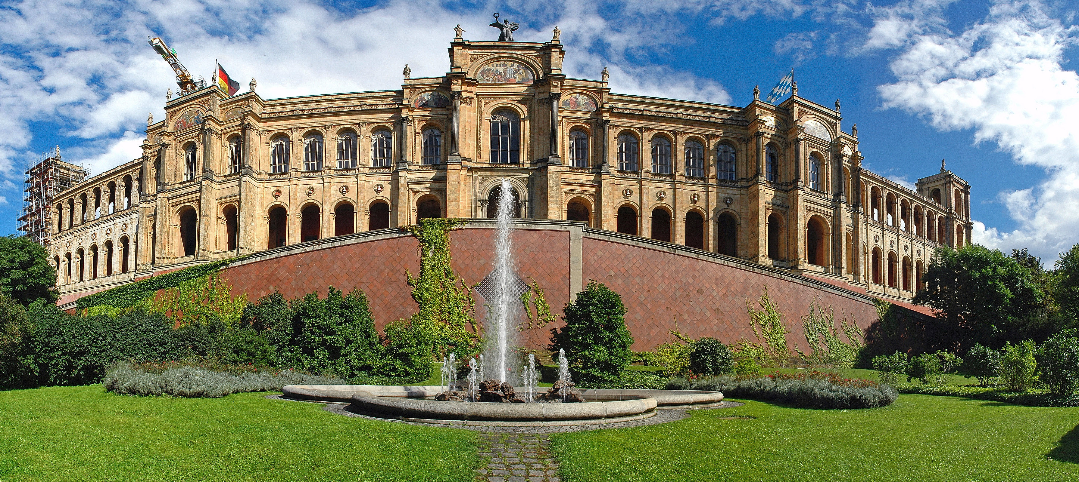 Maximilianeum - Frontseite - Panorama