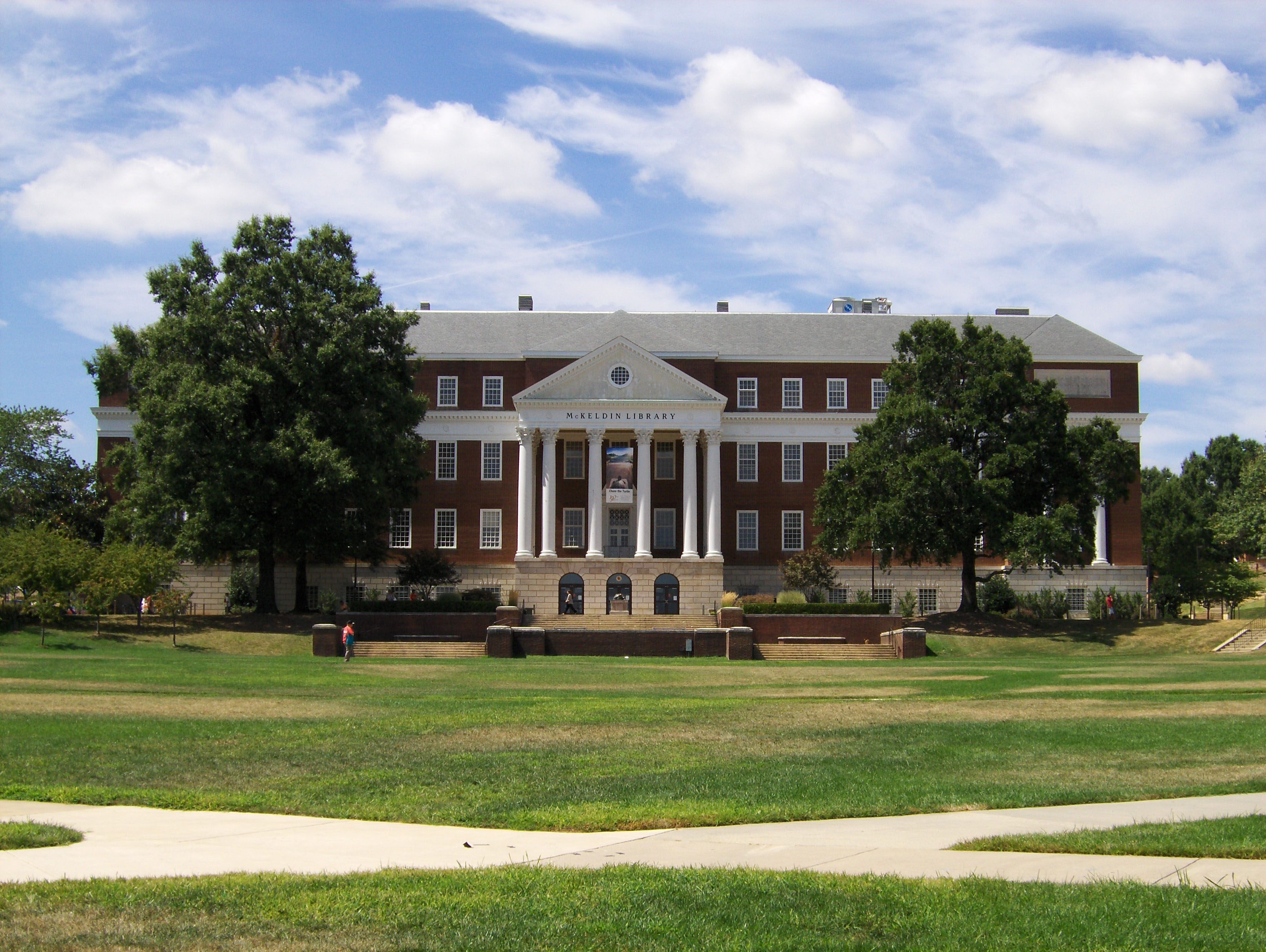 McKeldin Library, front view, mid-afternoon light, August 21, 2006