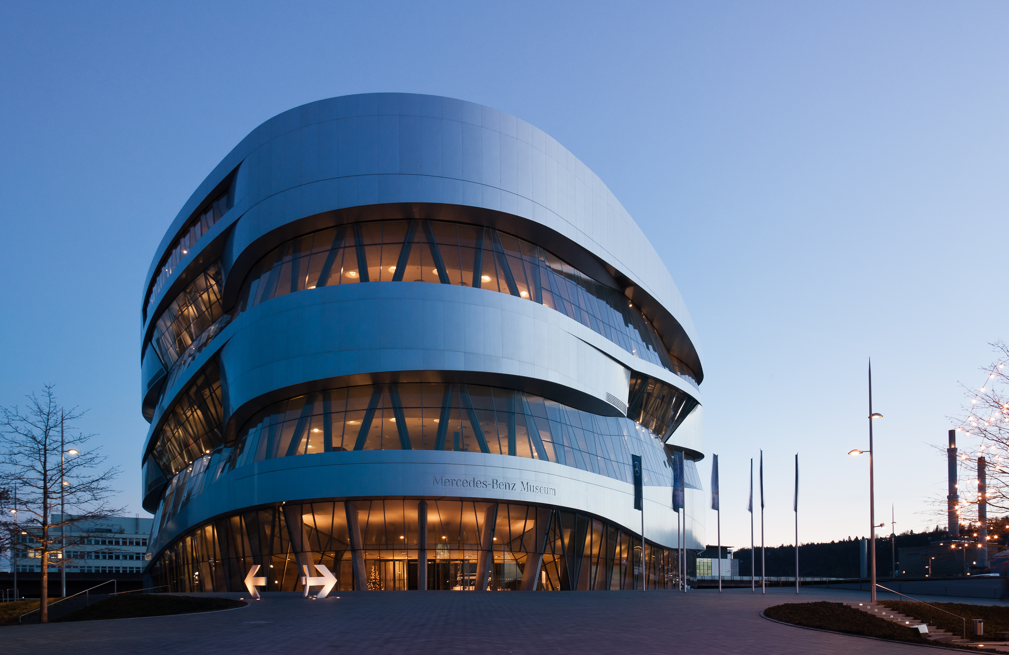 Mercedes-Benz Museum 201312 04 blue hour
