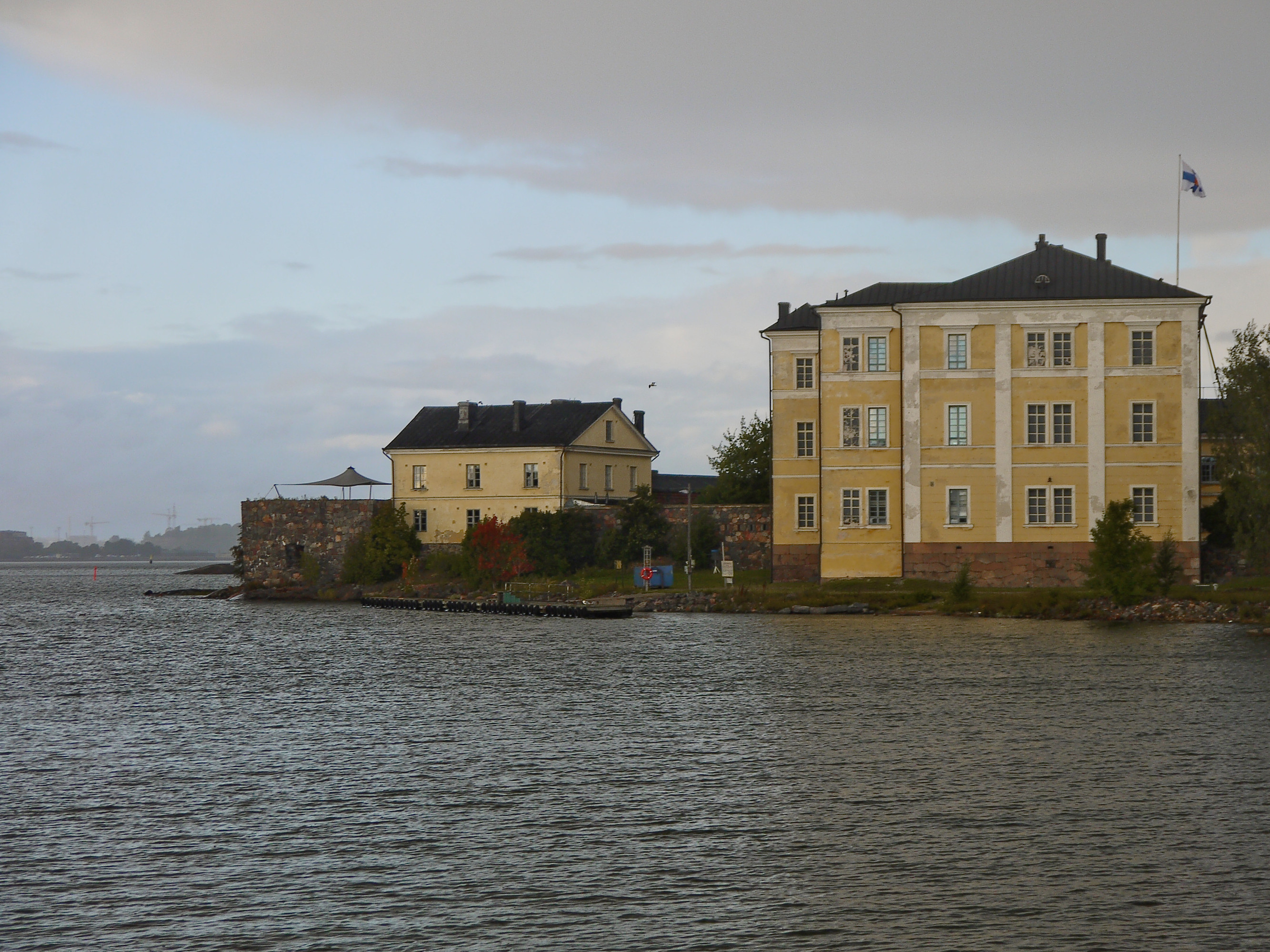 Merisotakoulun päärakennus