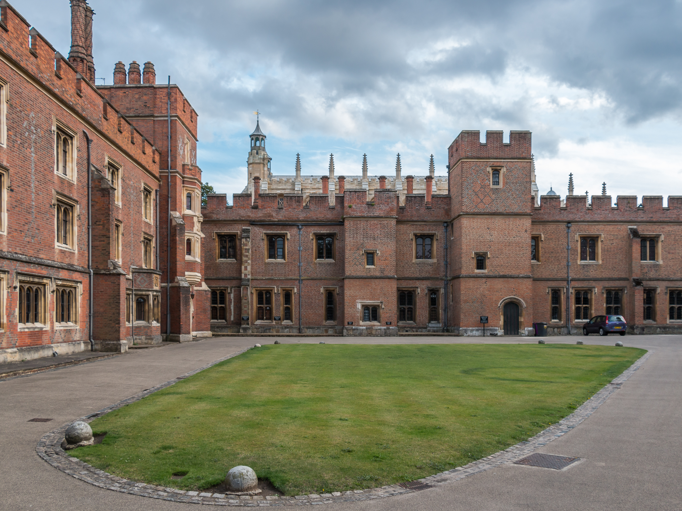 MK17839 Eton College Weston's Yard