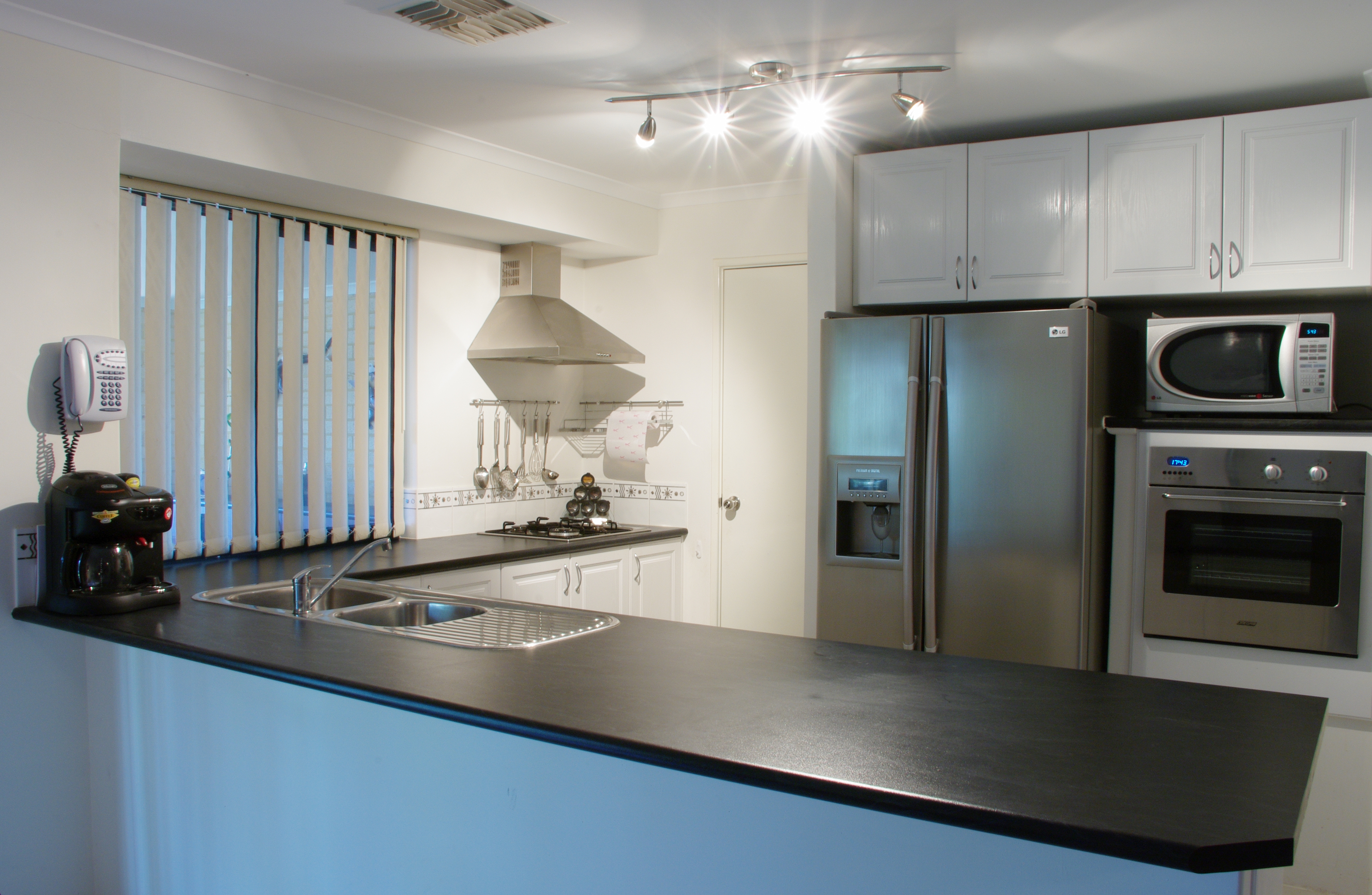 Modern kitchen gnangarra