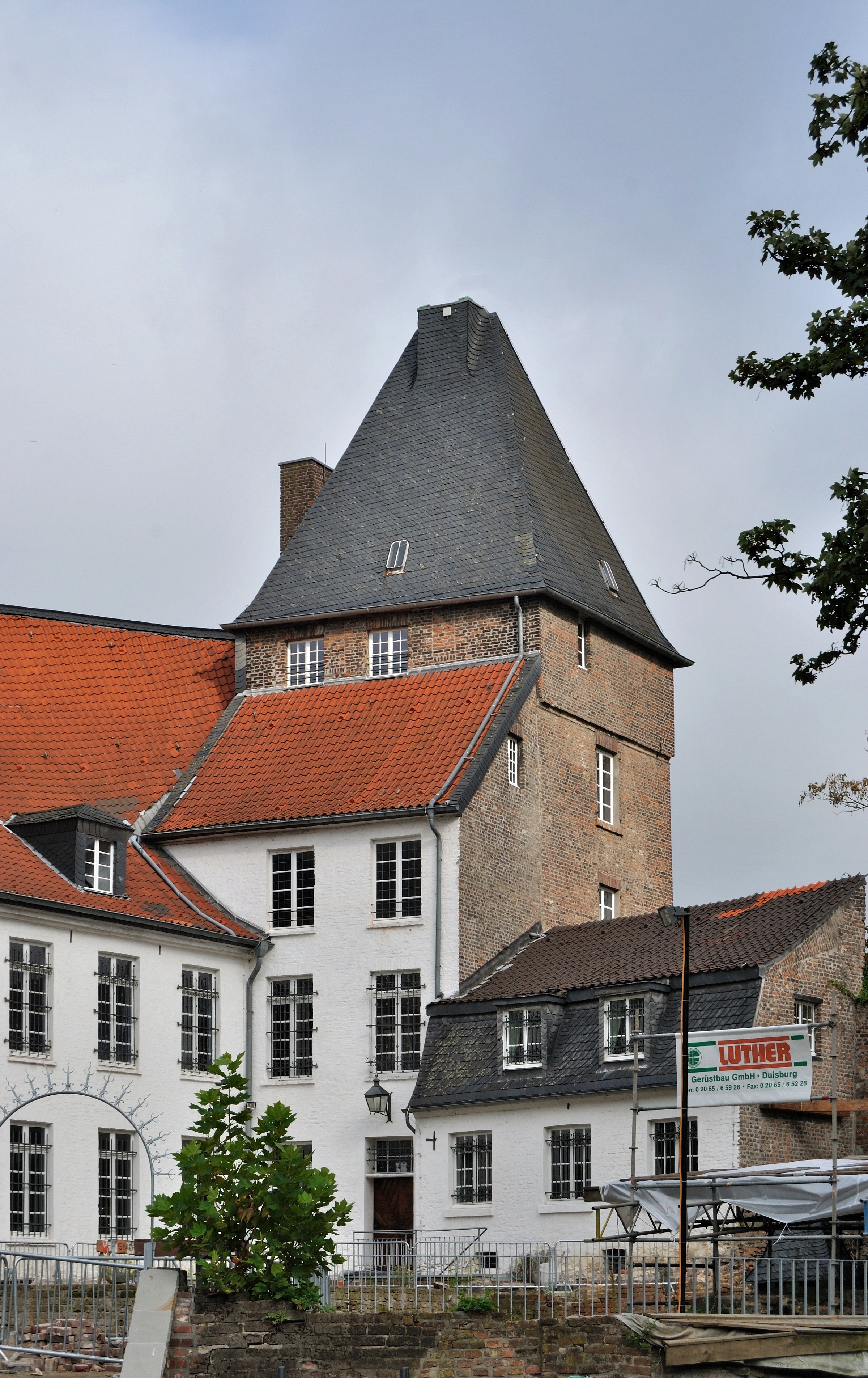 Moers, Schloss, 2011-09 CN-02