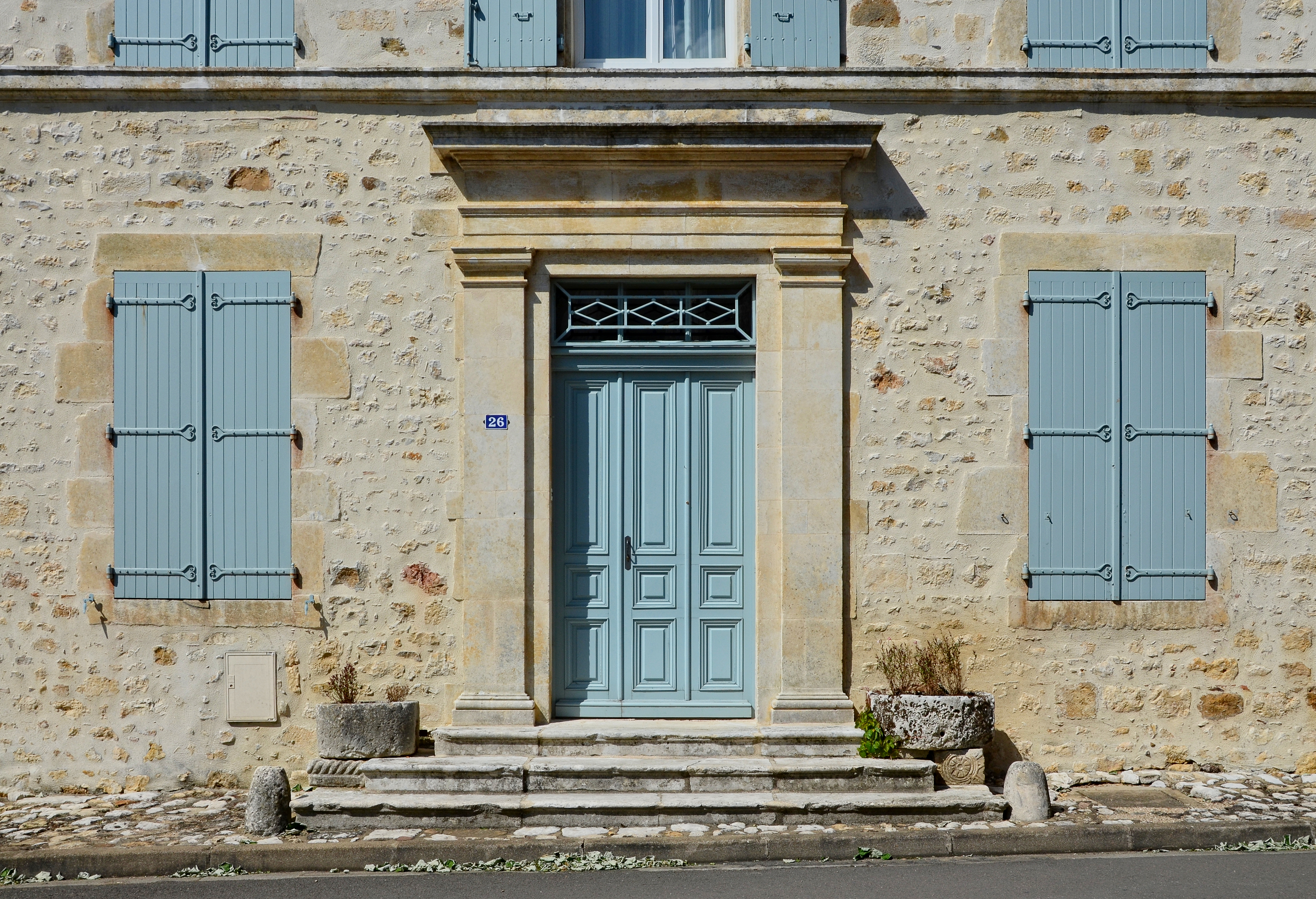 Montbron 16 Habitat entrée&volets 2014