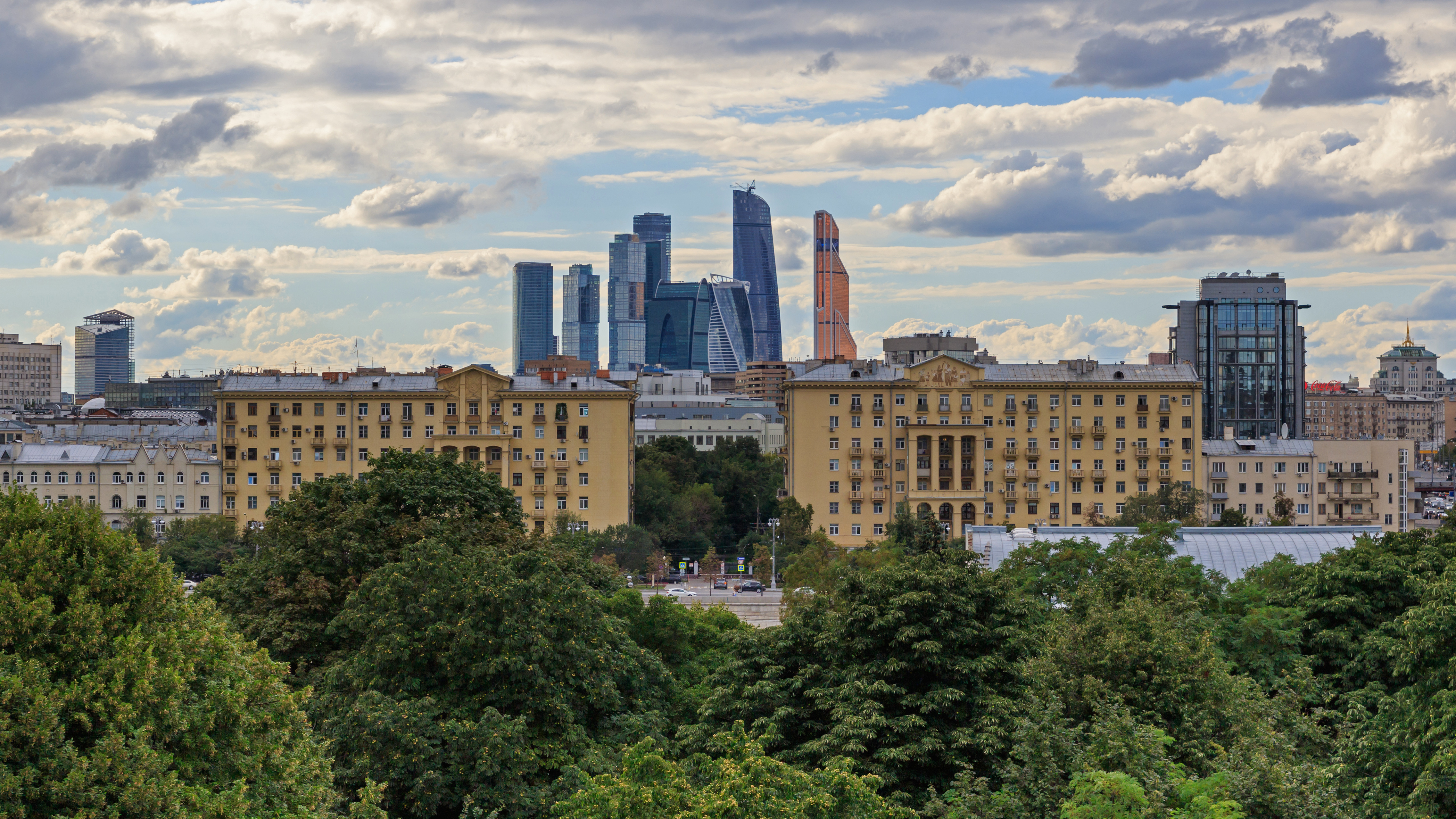 Moscow Gorky Park colonnades viewpoint 08-2016 img3