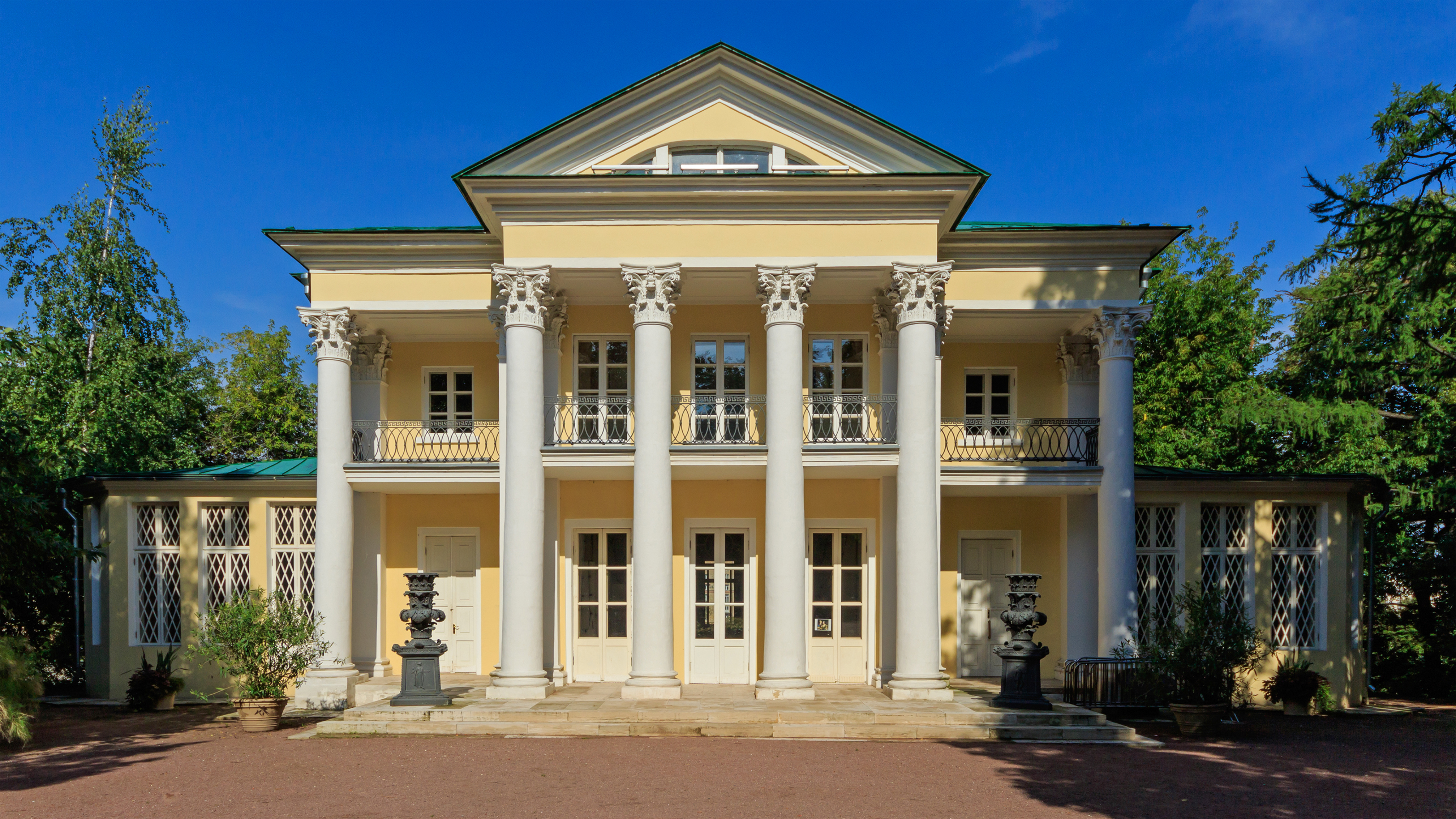 Moscow LeninskyPr Summer House 08-2016