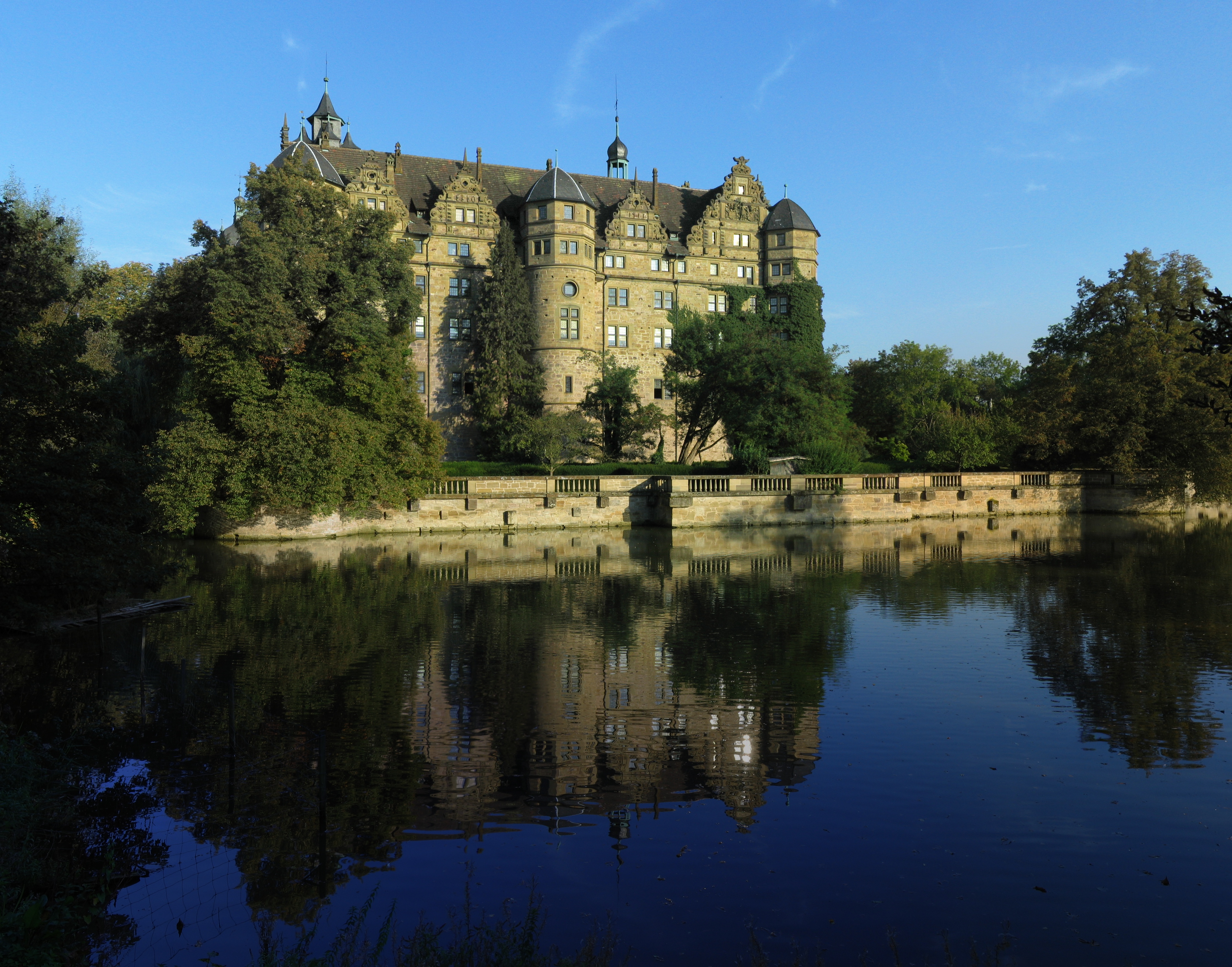Neuenstein Schloss01 crop1 2007-09-22