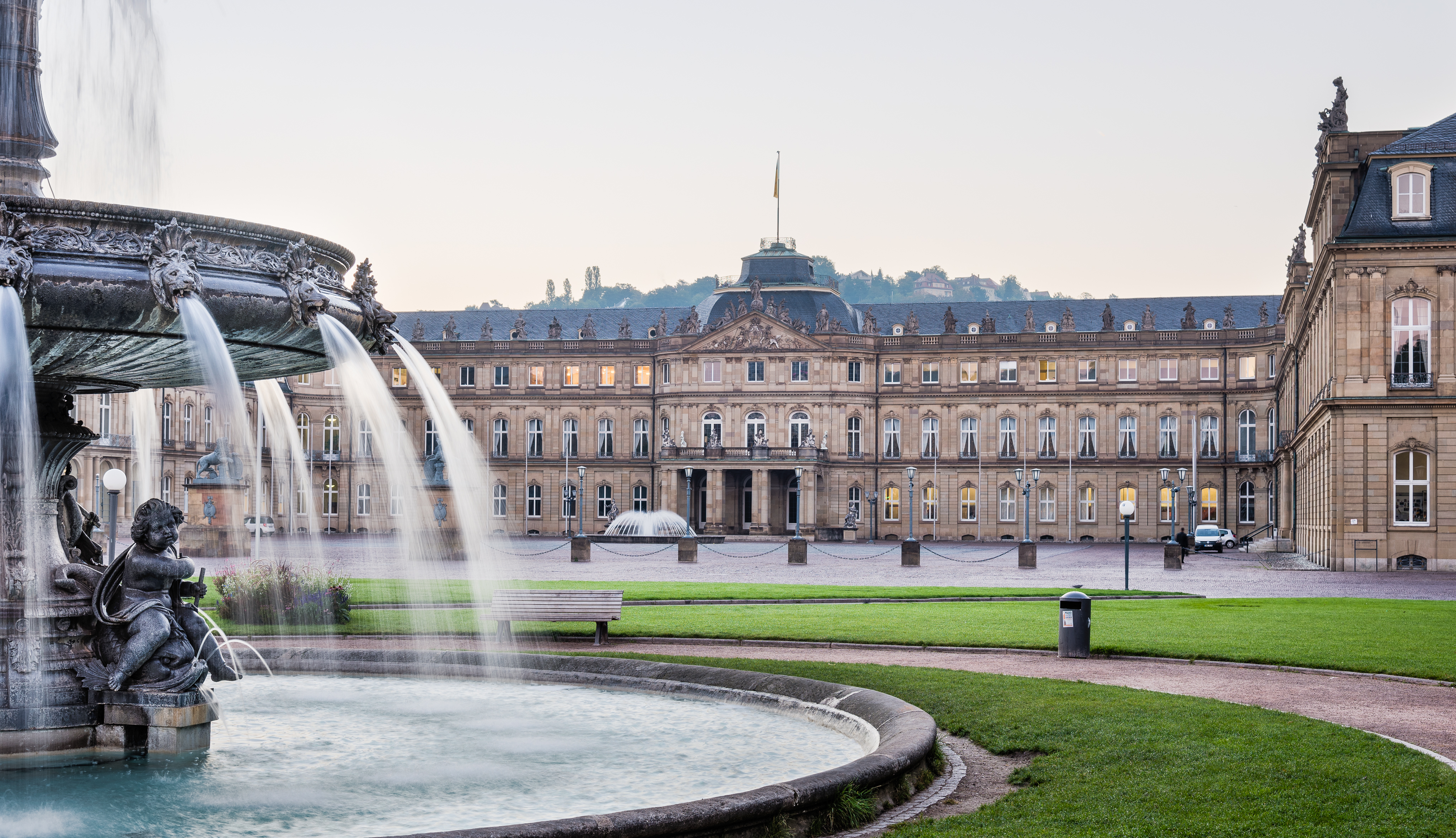 Neues Schloss Schlossplatzspringbrunnen Schlossplatz Stuttgart 2015 03