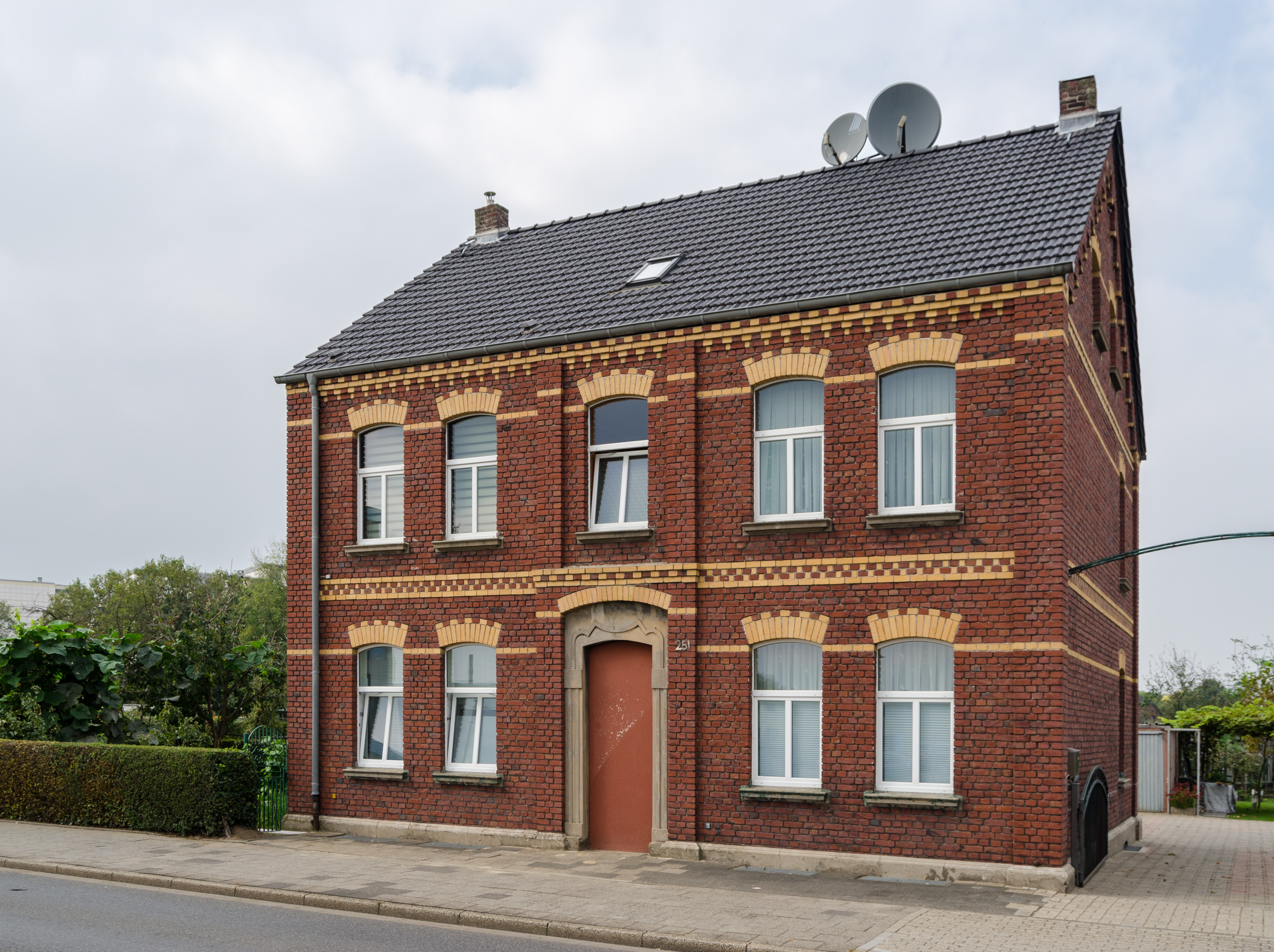 Neukirchen-Vluyn, Niederrheinallee 251, 2014-09 CN-01