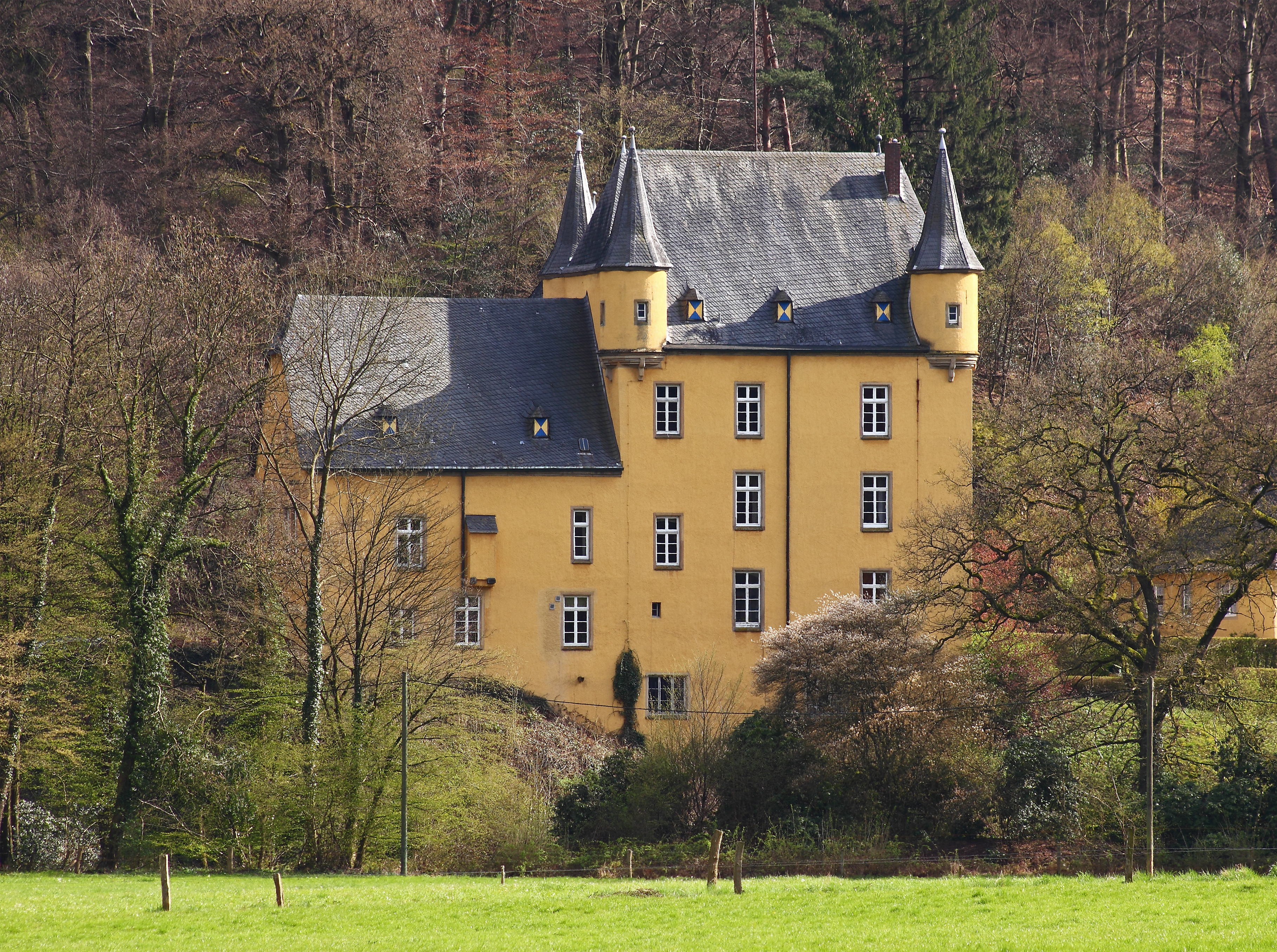 Odenthal Schloss Strauweiler aus Richtung Altenberg