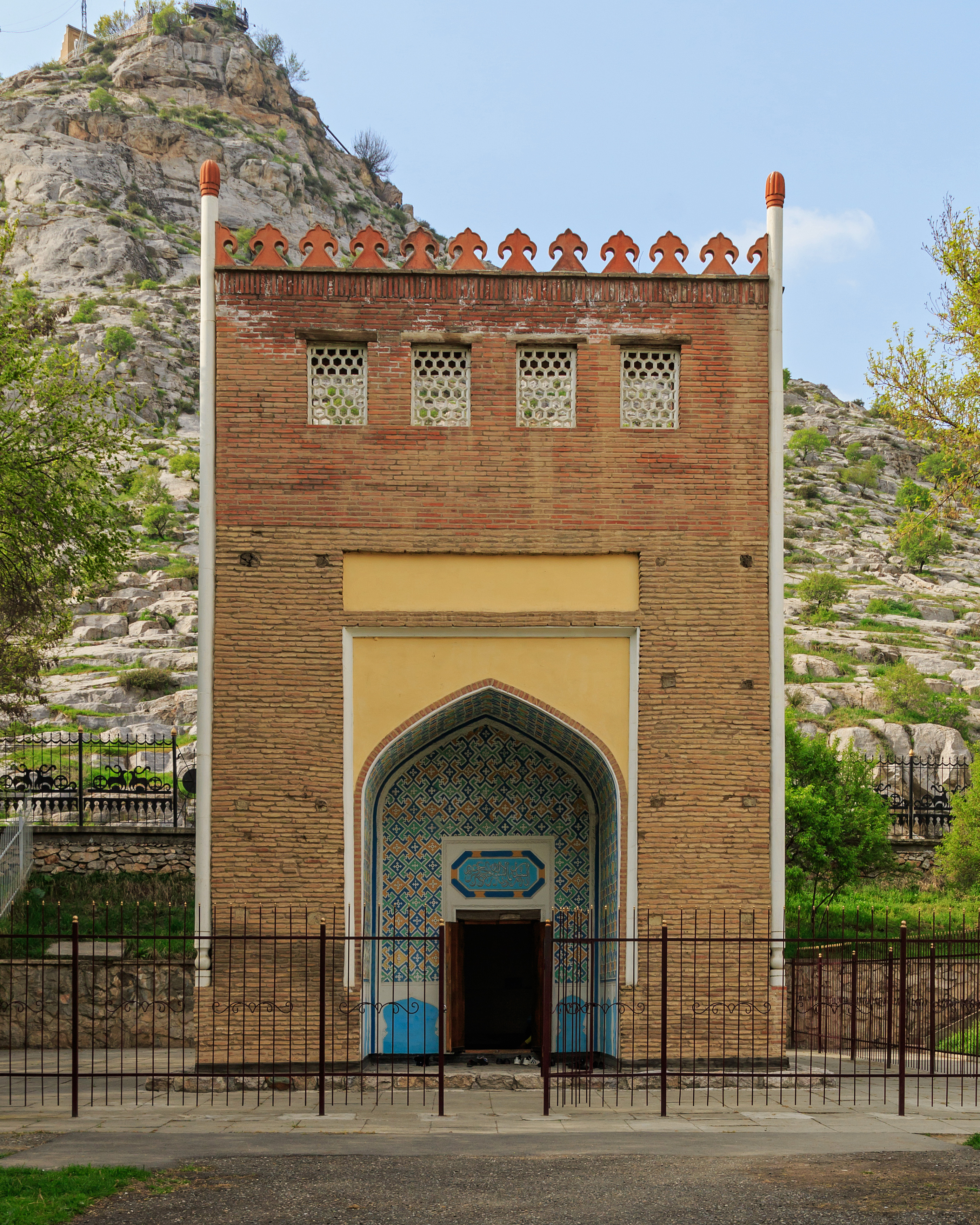 Osh 03-2016 img22 tomb of Asif ibn Barkhiya