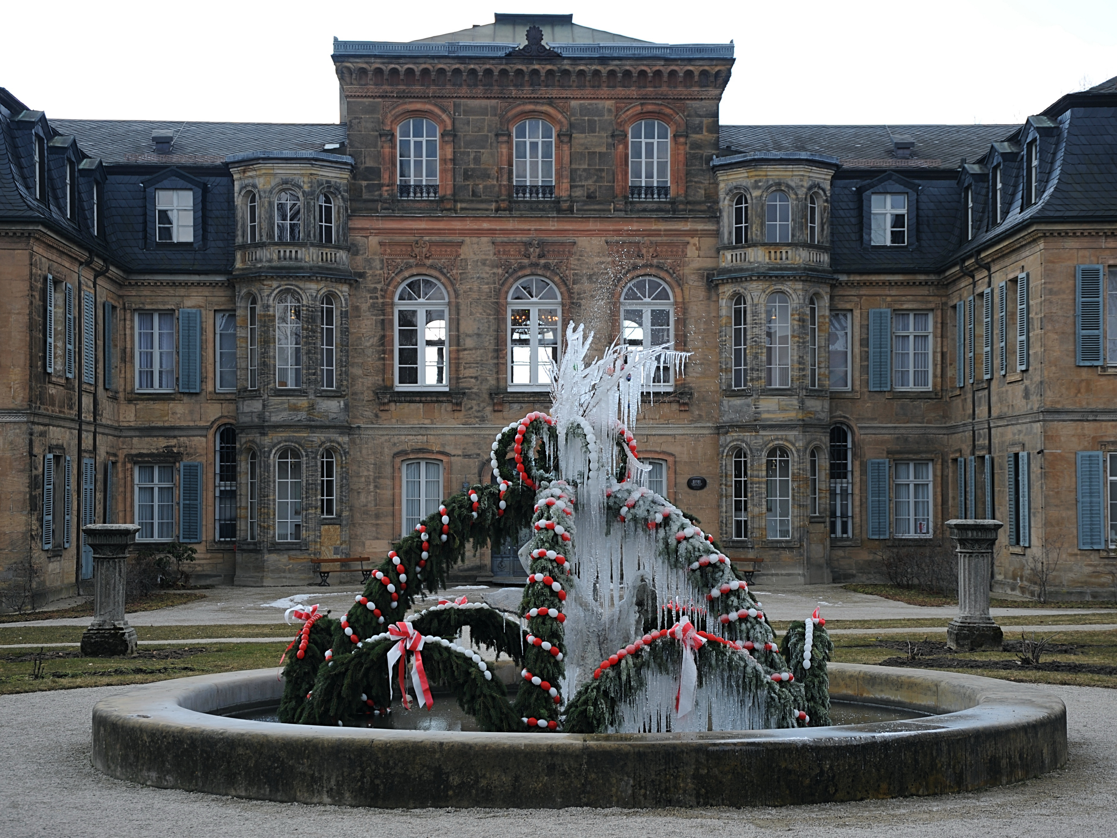 Osterbrunnen Schloss Fantaisie