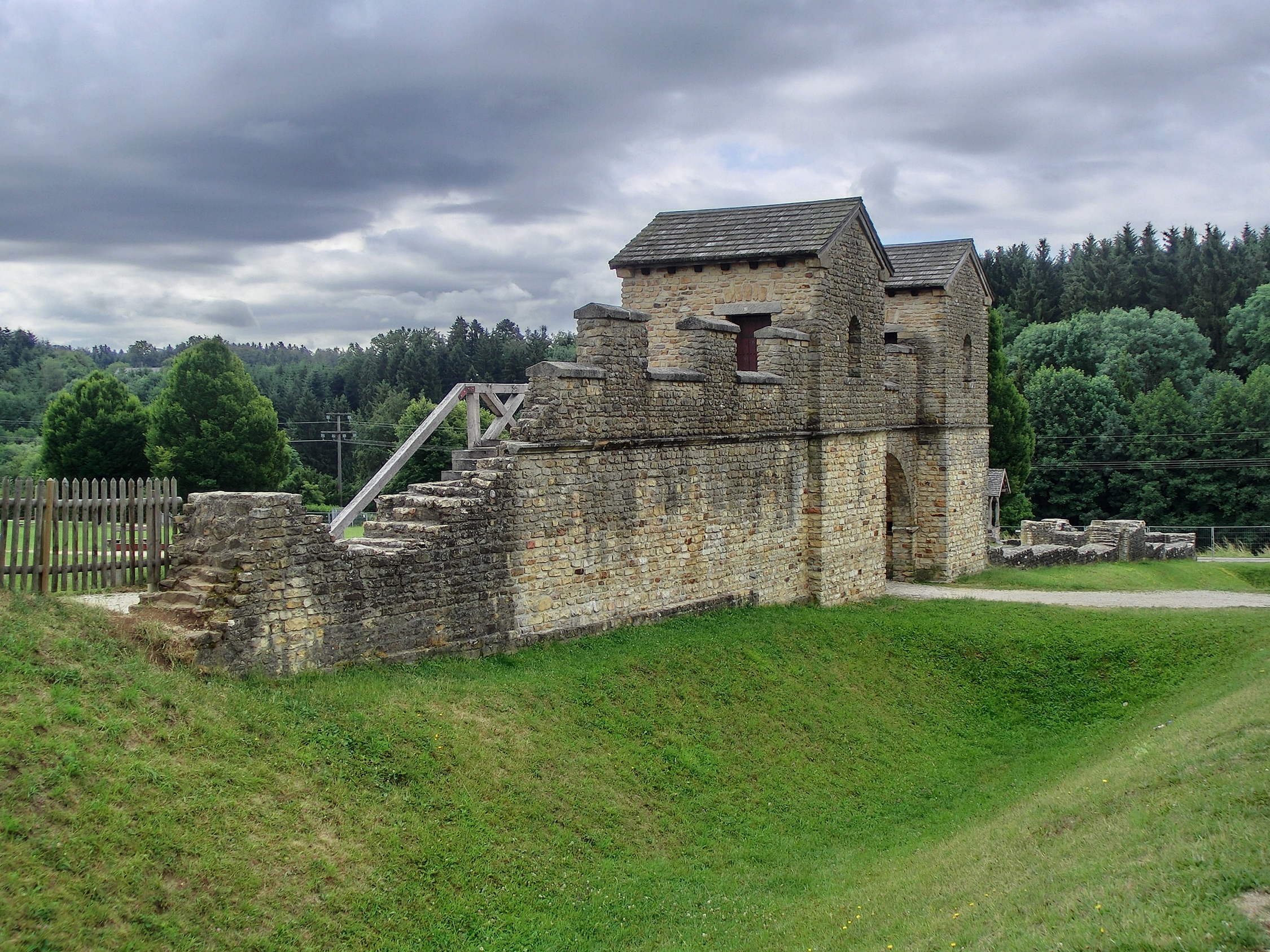 Ostkastell Welzheim Westtor 2014