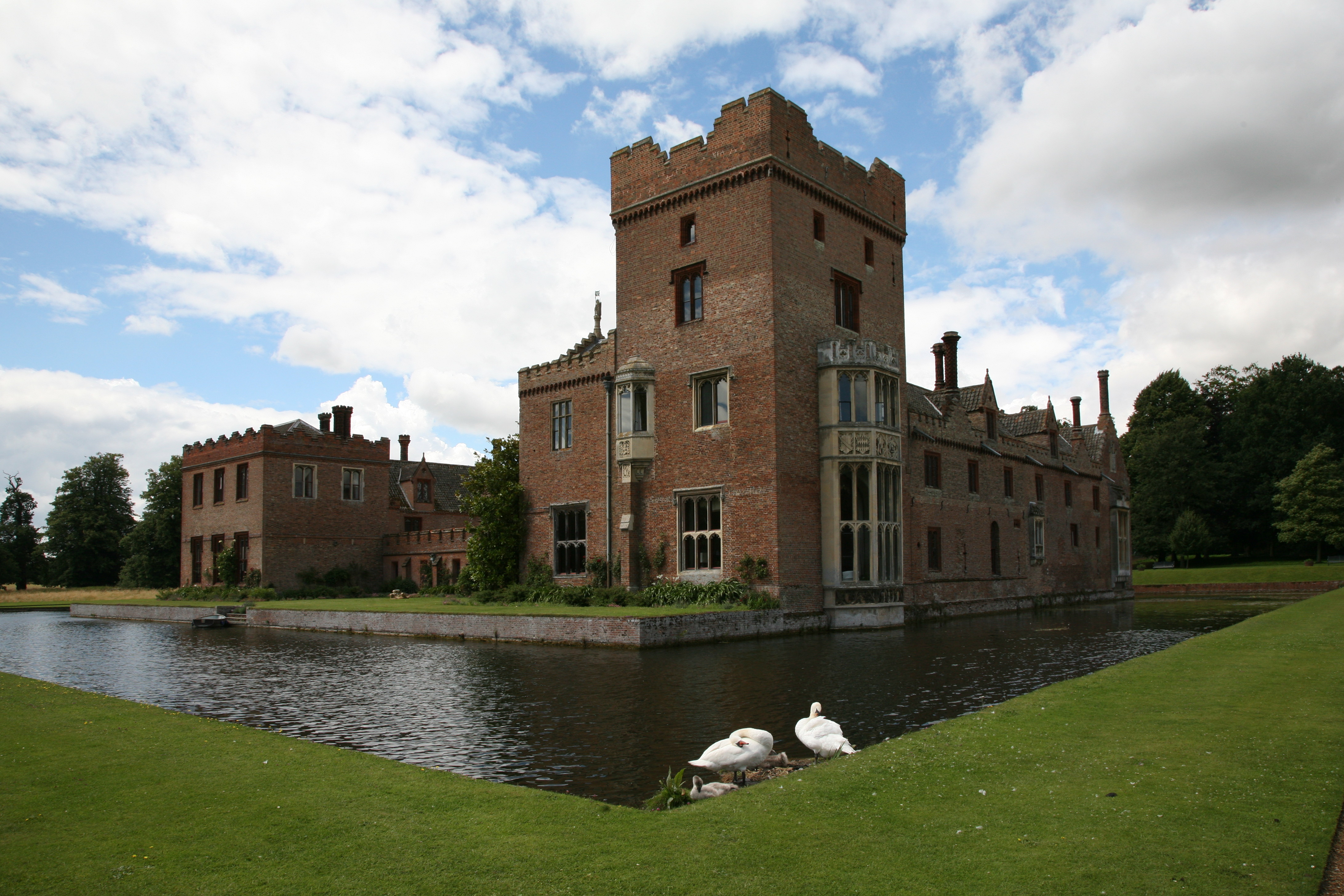 Oxburgh Hall 20080719-03