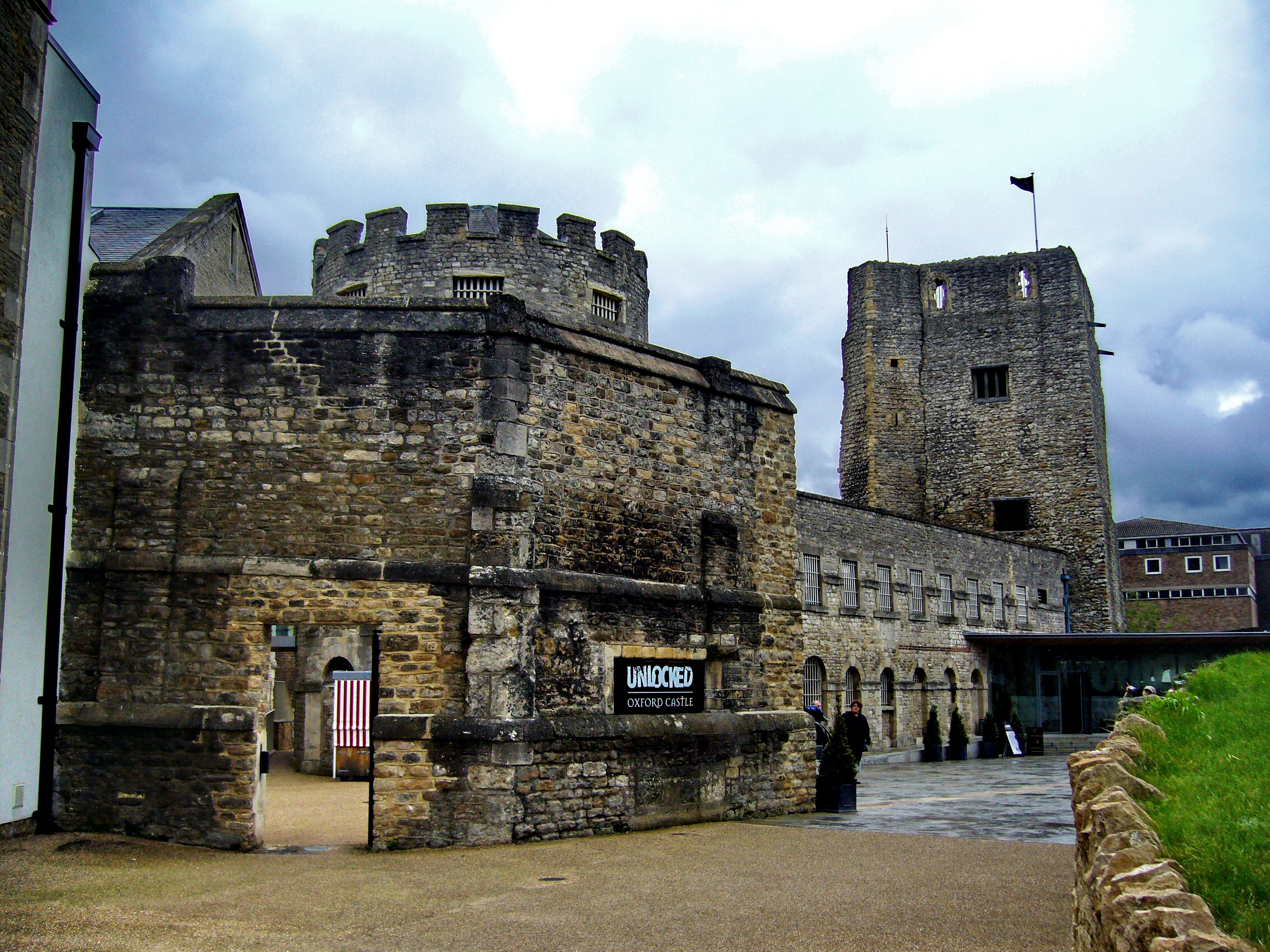 Oxford Castle - panoramio (2)