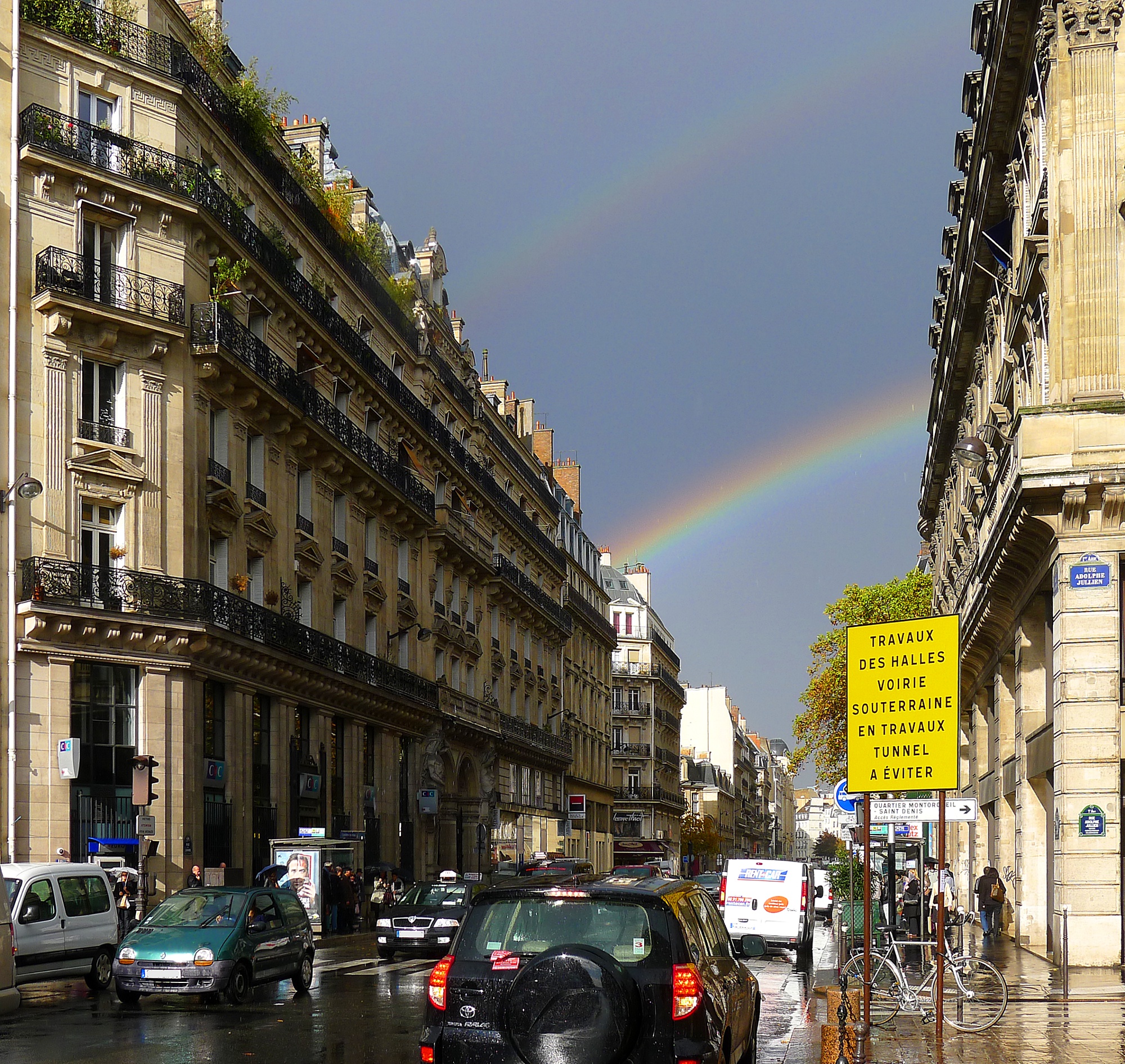 P1060295 Paris Ier rue du Louvre arcs en ciel rwk