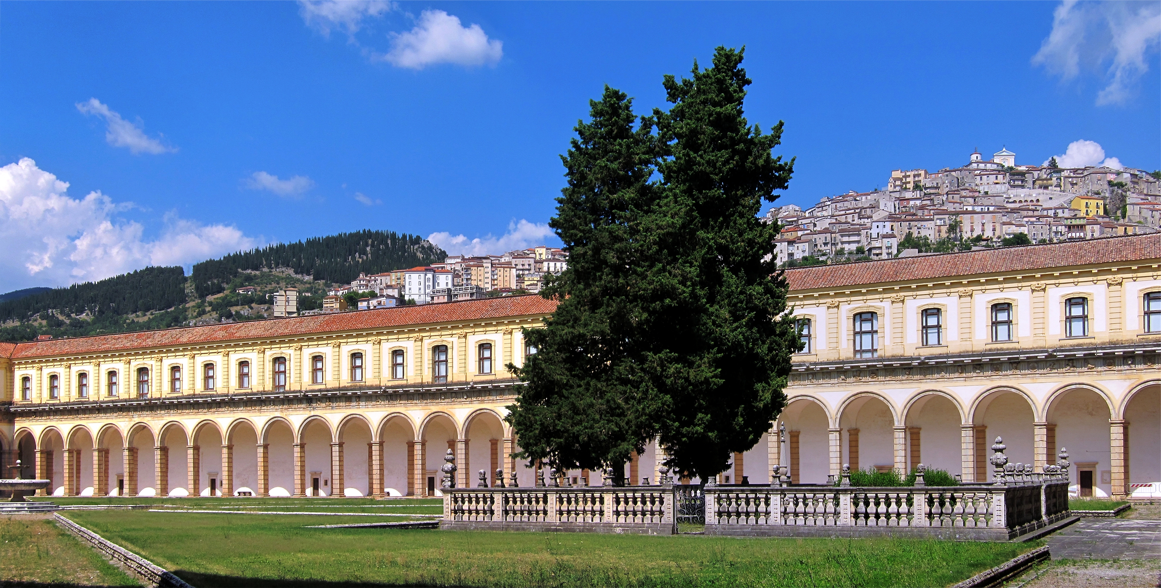 Padula certosa cloitre