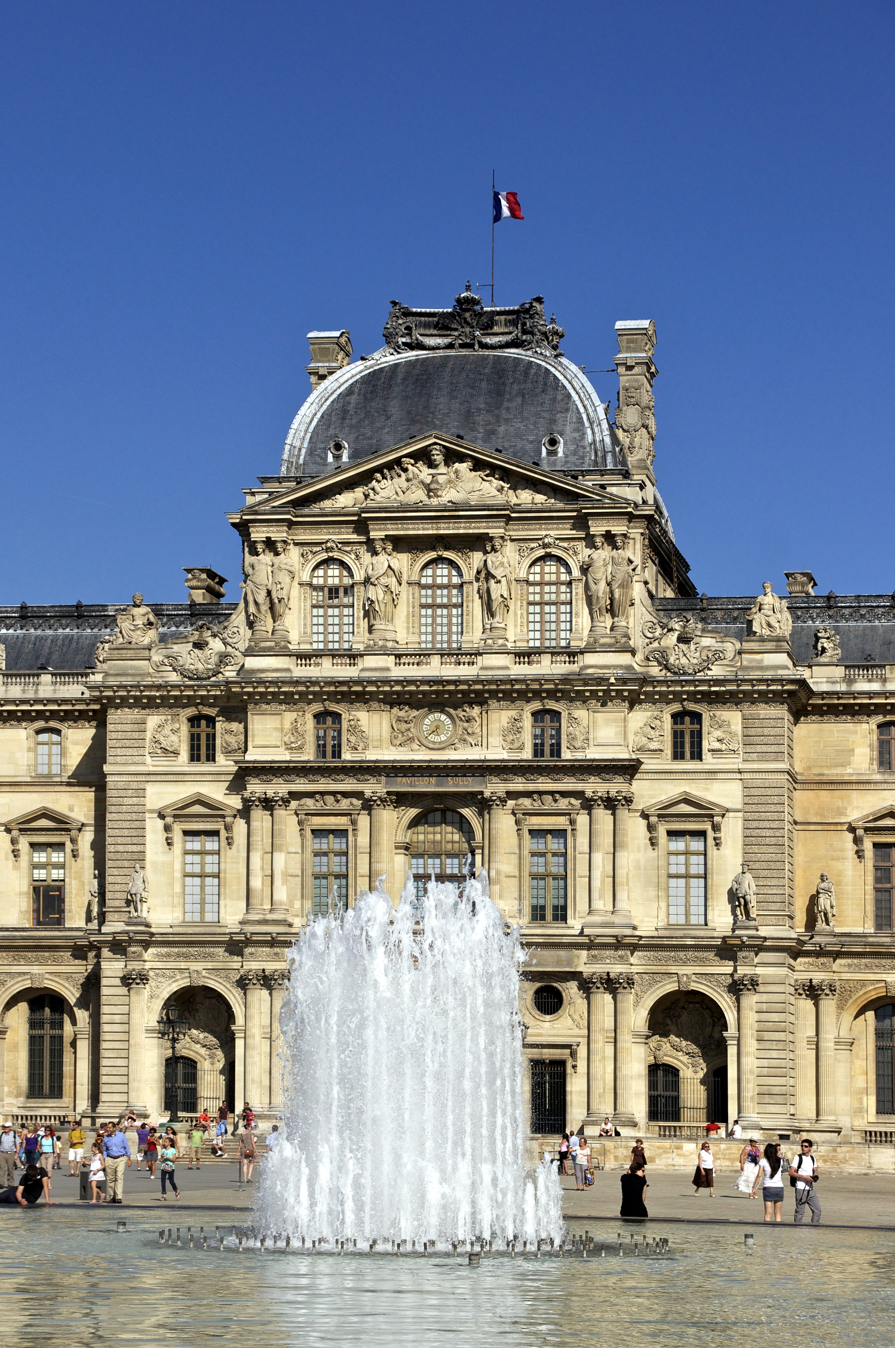 Pavillon Sully jet d'eau Louvre