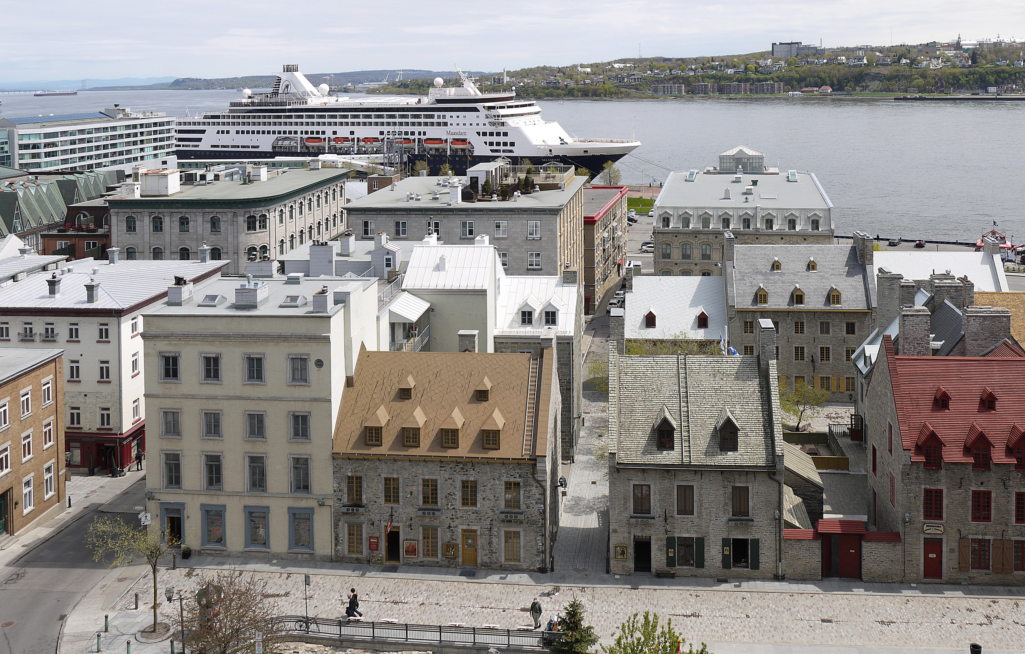 Petit Champlain and MS Maasdam