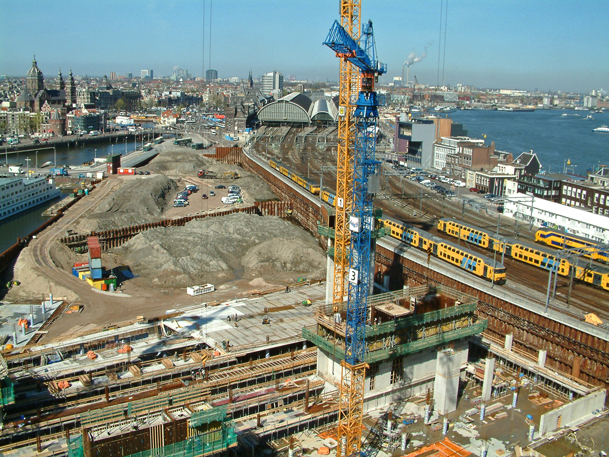 Photo-buildingcranes-constructionsite-2005-Amsterdam-Oosterdokseiland-high-resolution