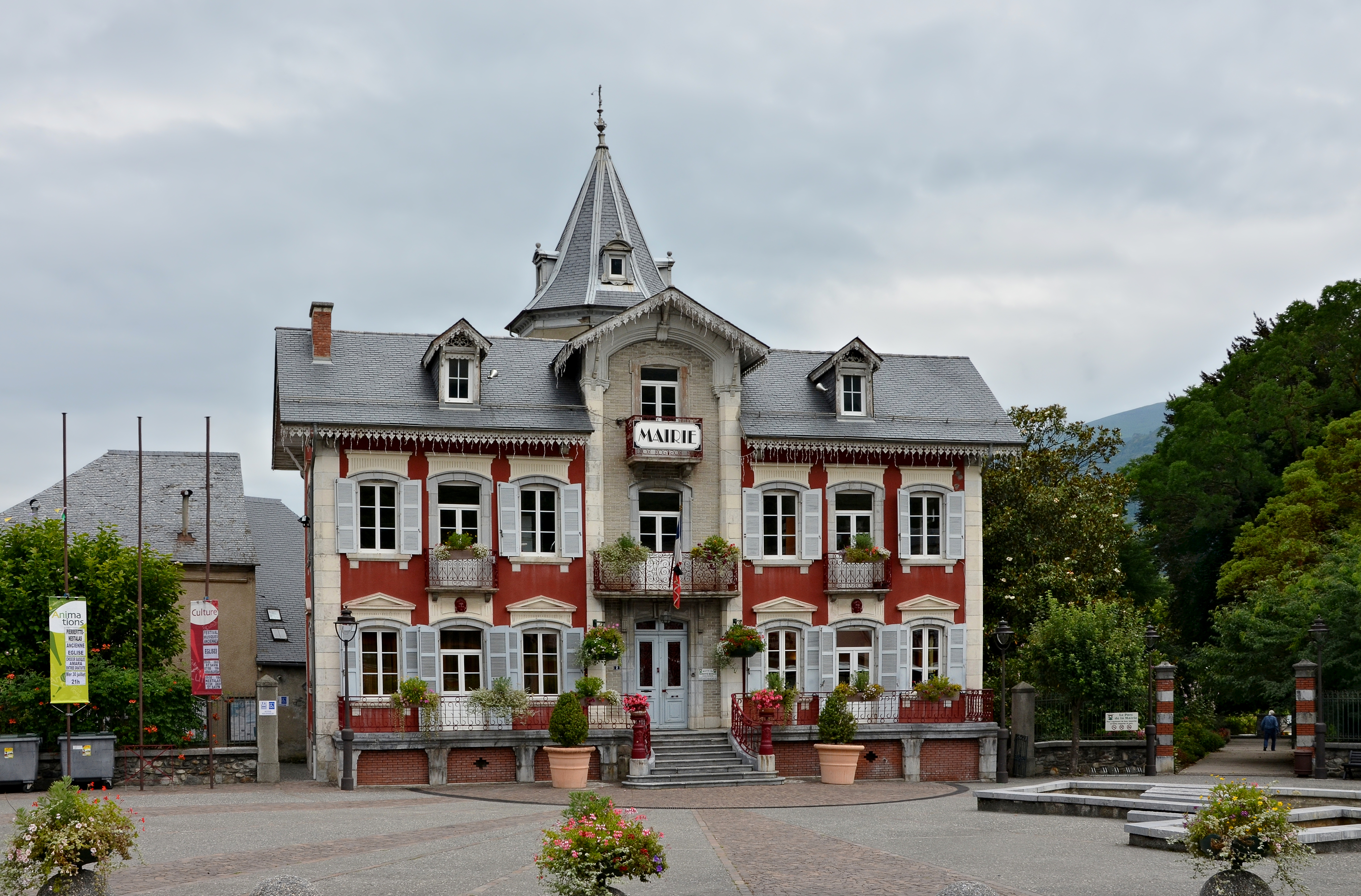 Pierrefitte-Nestalas 65 Mairie&entree parc 2014