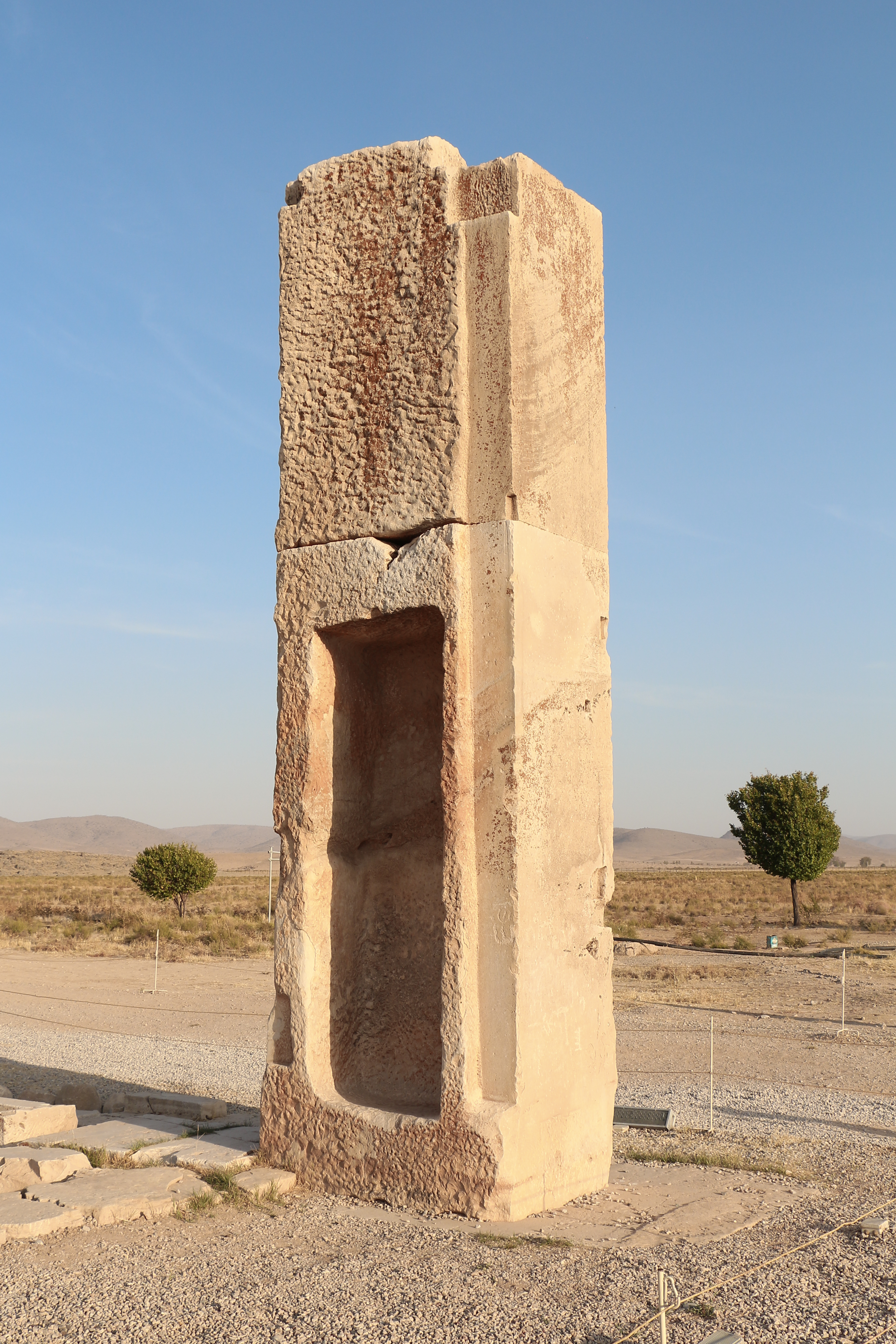 Pillar in Pasargadae 02