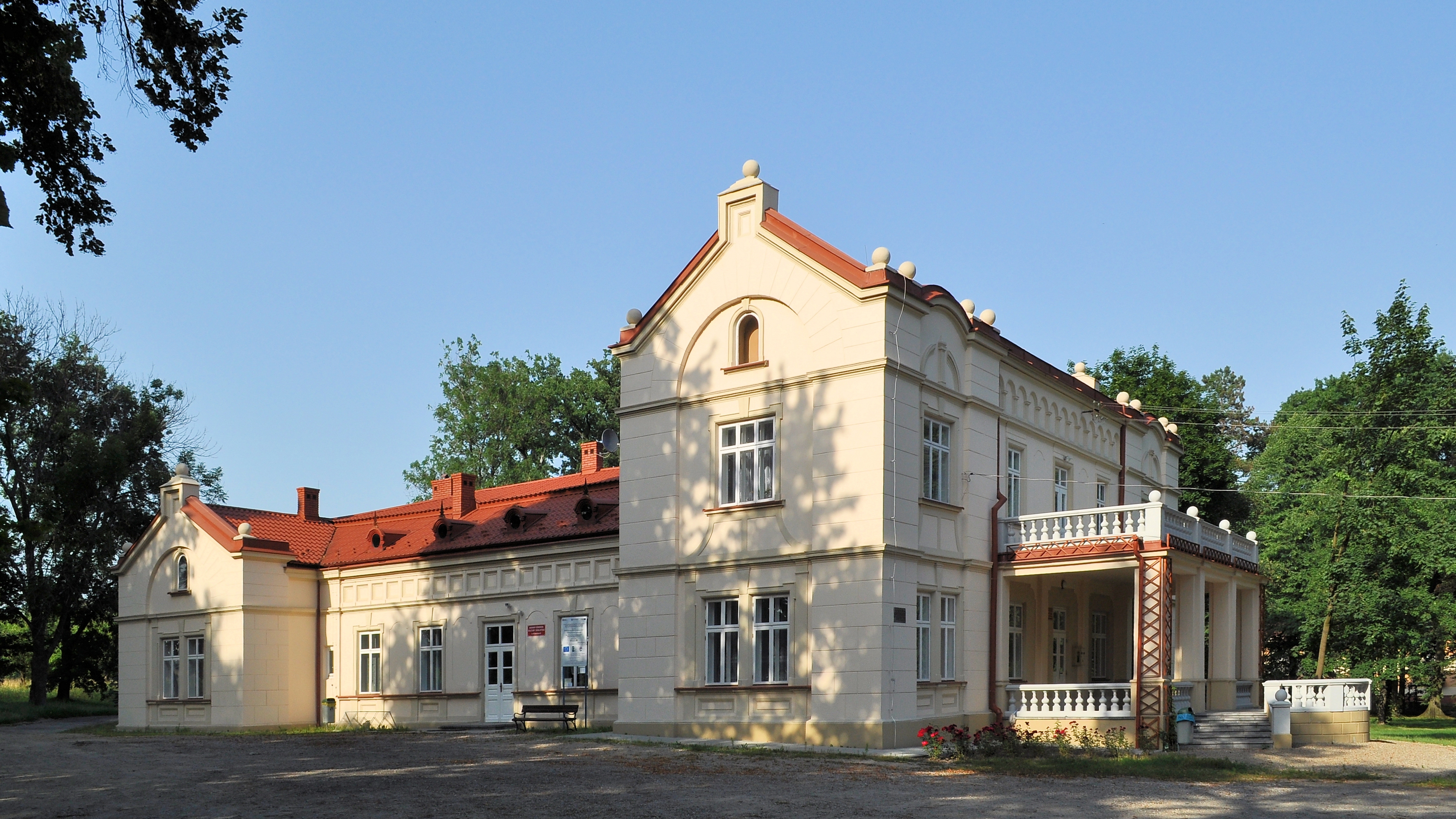 PL - Niwiska - dwór - 2012-07-01--17-35-35-06