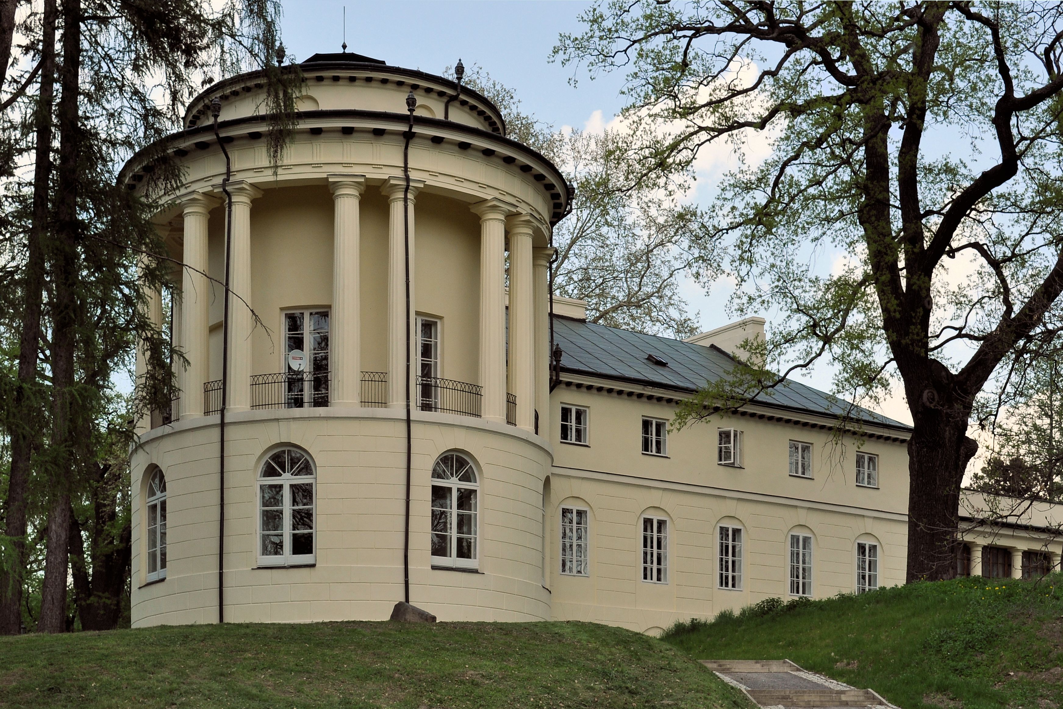 PL - Zarzecze - pałac - 2012-05-02--12-48-54-02