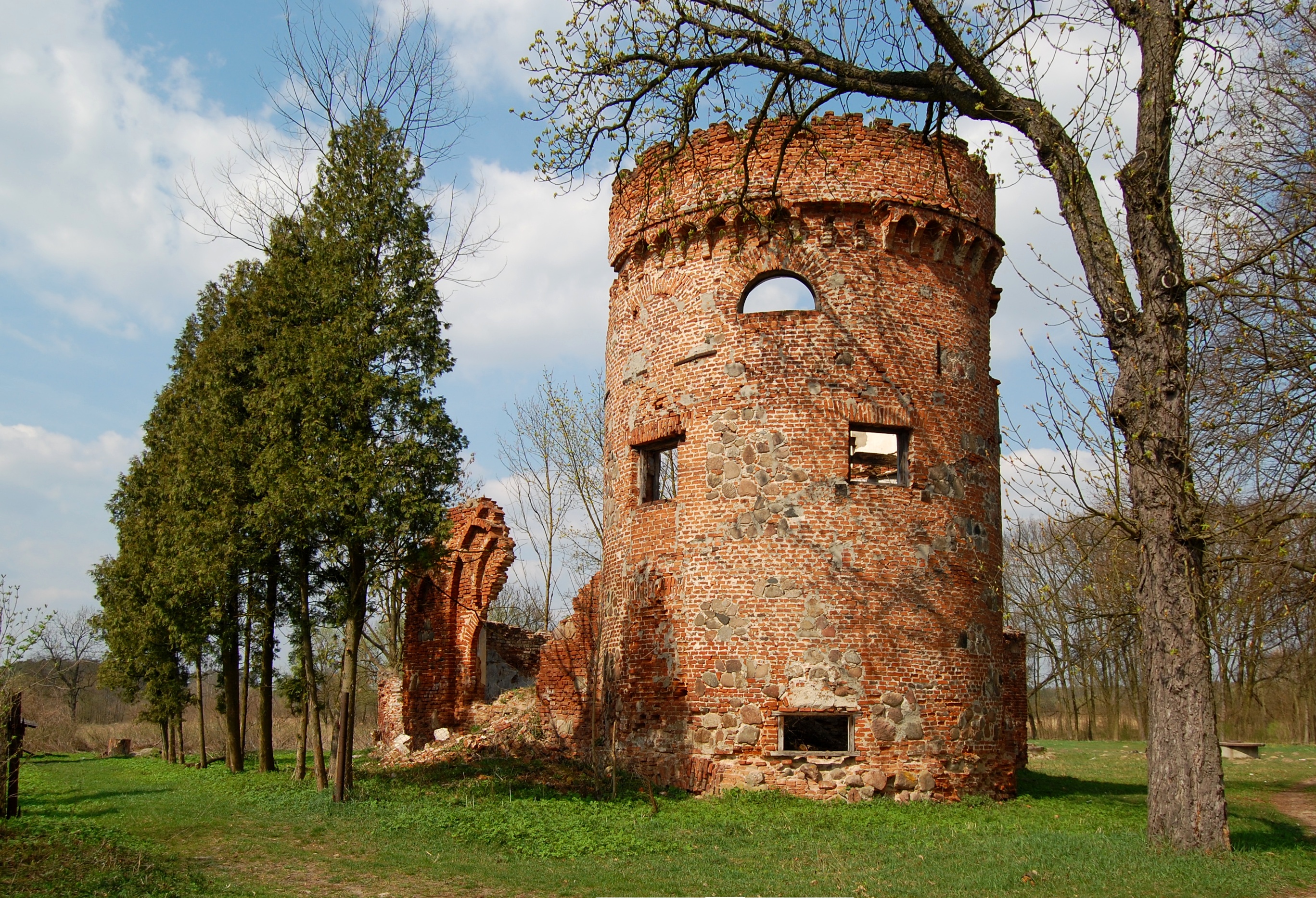 Podzamcze ruiny baszty