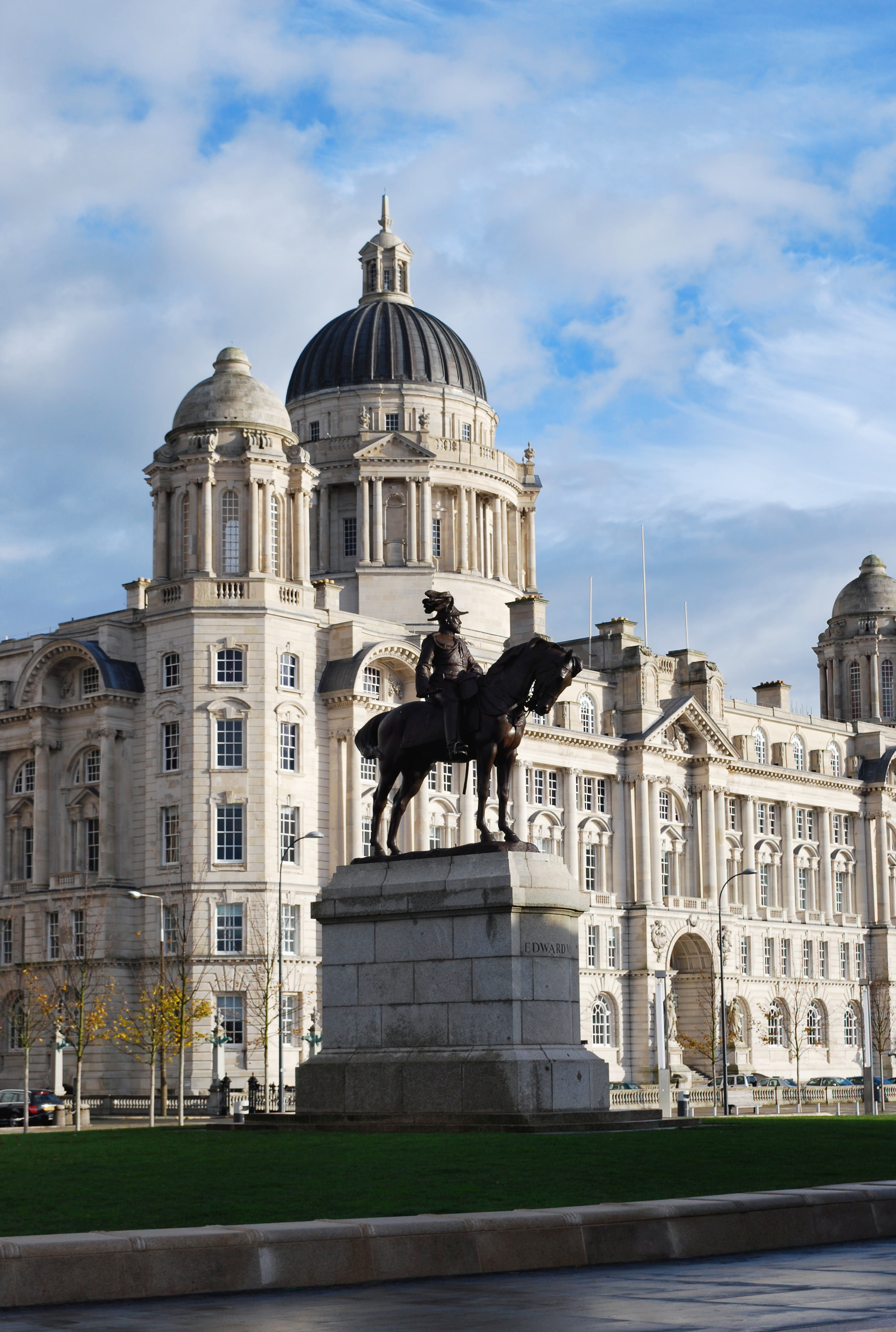 Port of Liverpool Building and statue of King Edward VII
