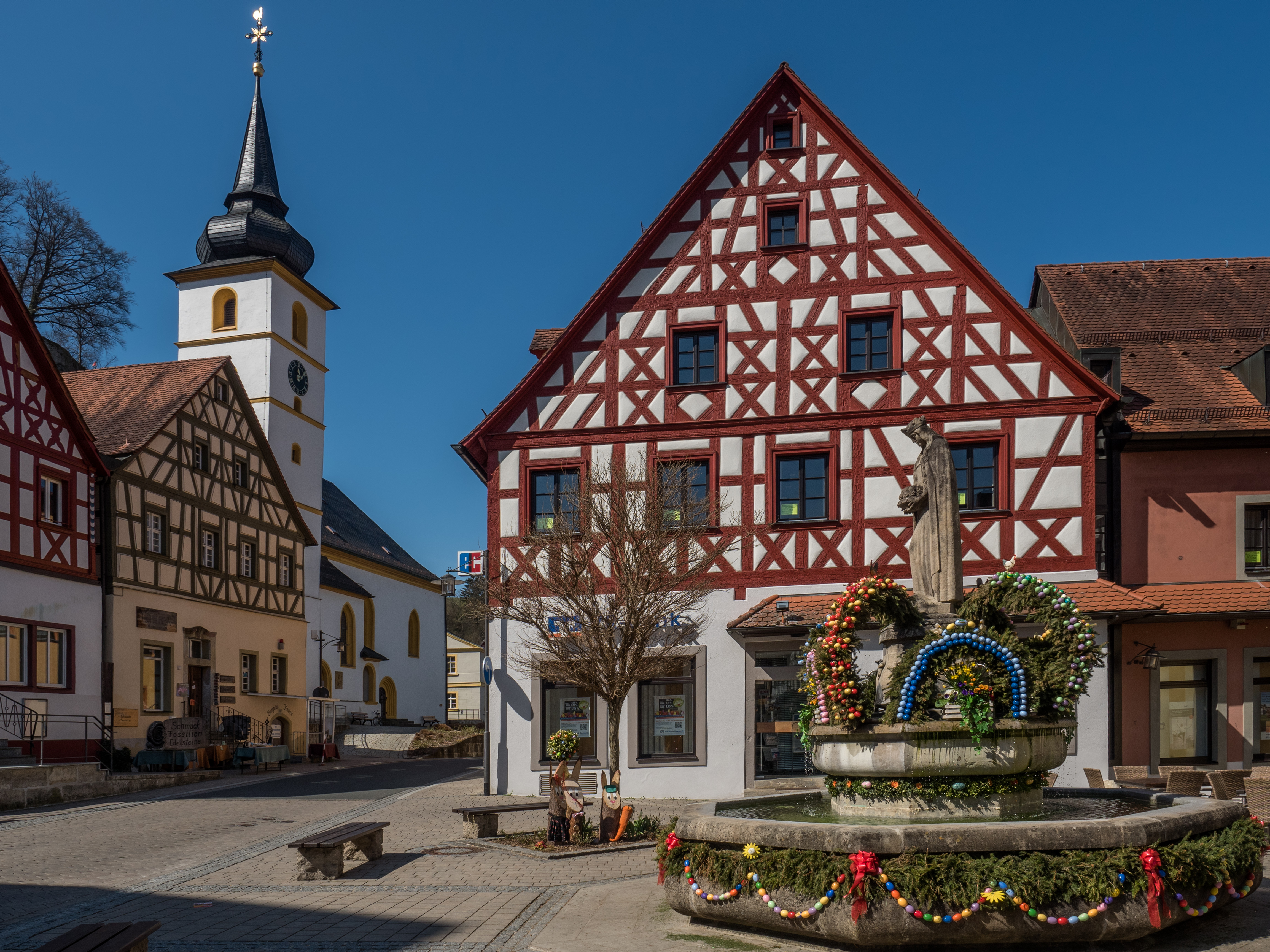 Pottenstein-Easter-foutain-P4194468PS