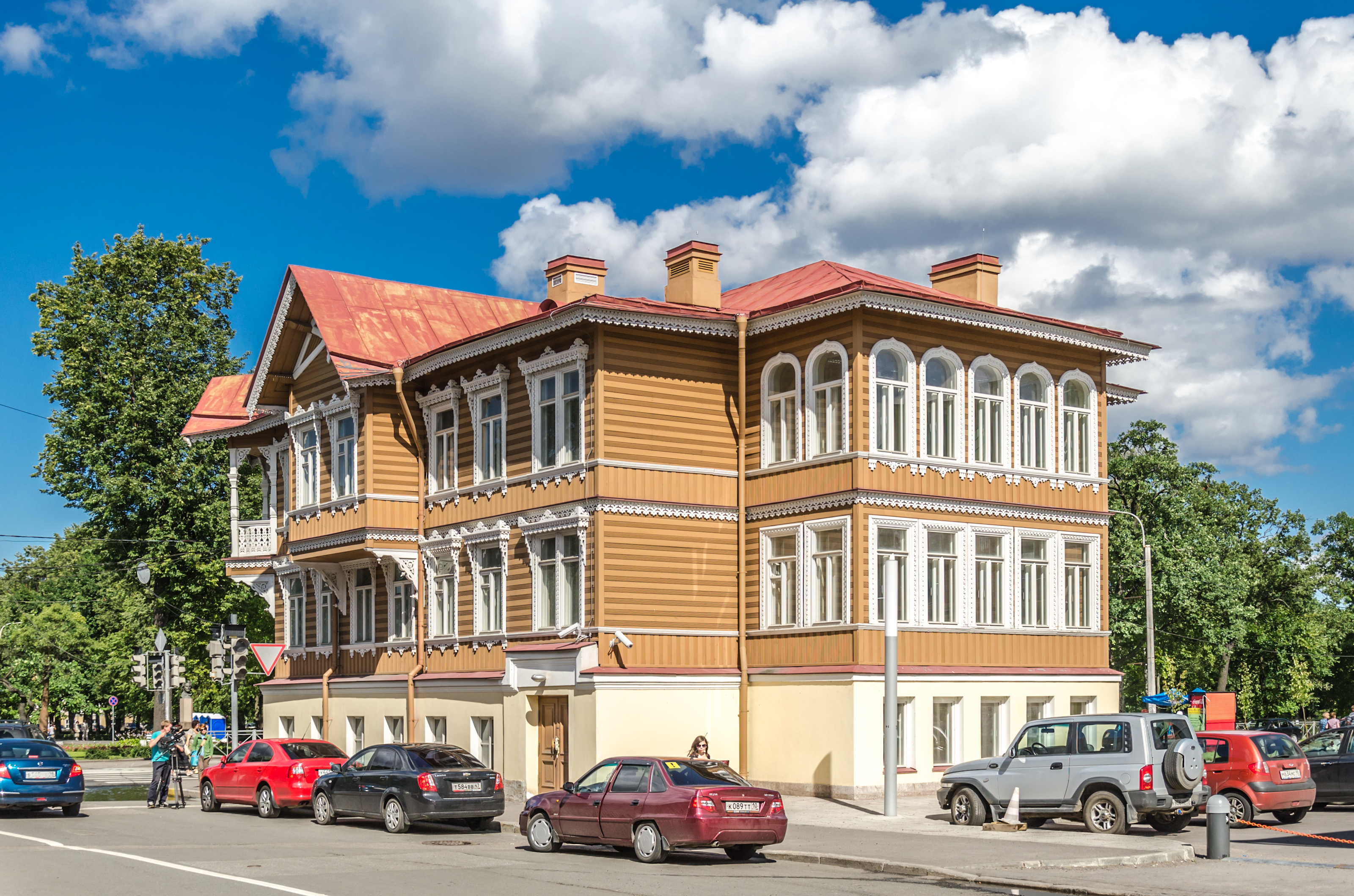 Pravlenskaya street 16 Peterhof 02