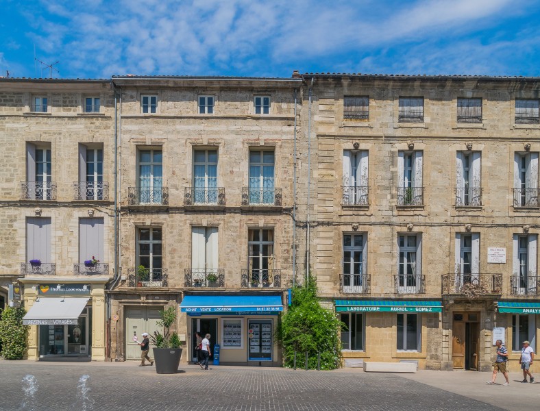 10-14 Cours Jean Jaurès in Pezenas