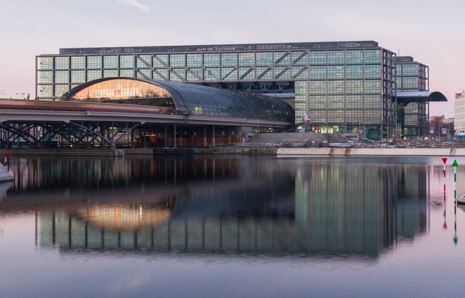 141227 Berlin Hauptbahnhof Ostseite