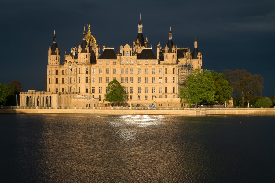 15-05-05-Schloß-Schwerin-RalfR-DSCF5188-1