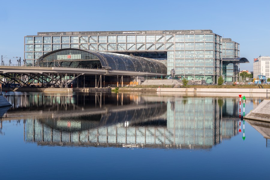 150524 Berlin Hauptbahnhof Ostseite