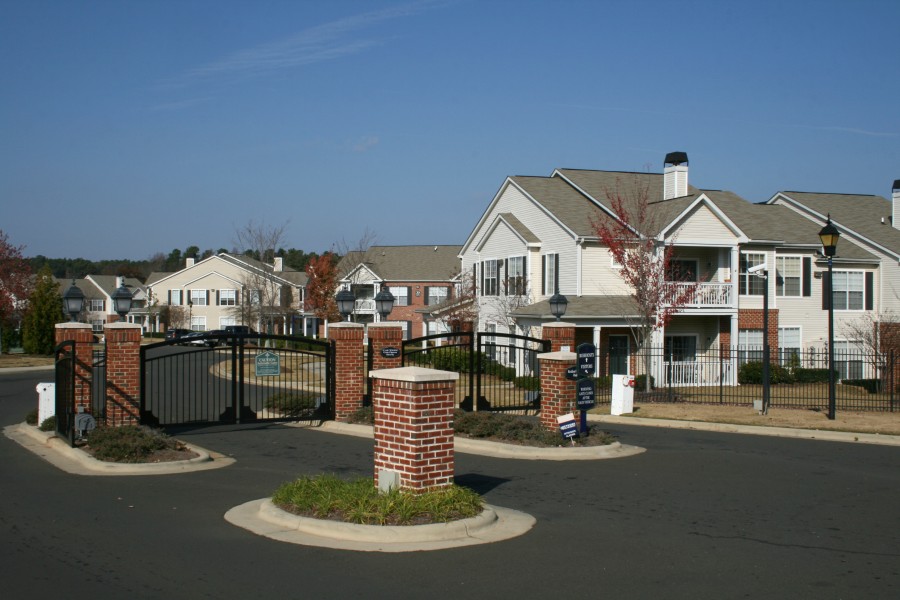 2008-11-20 North Pointe Commons front gate