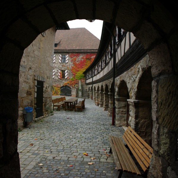 2009-11-01-burg-hoheneck-by-RalfR-20